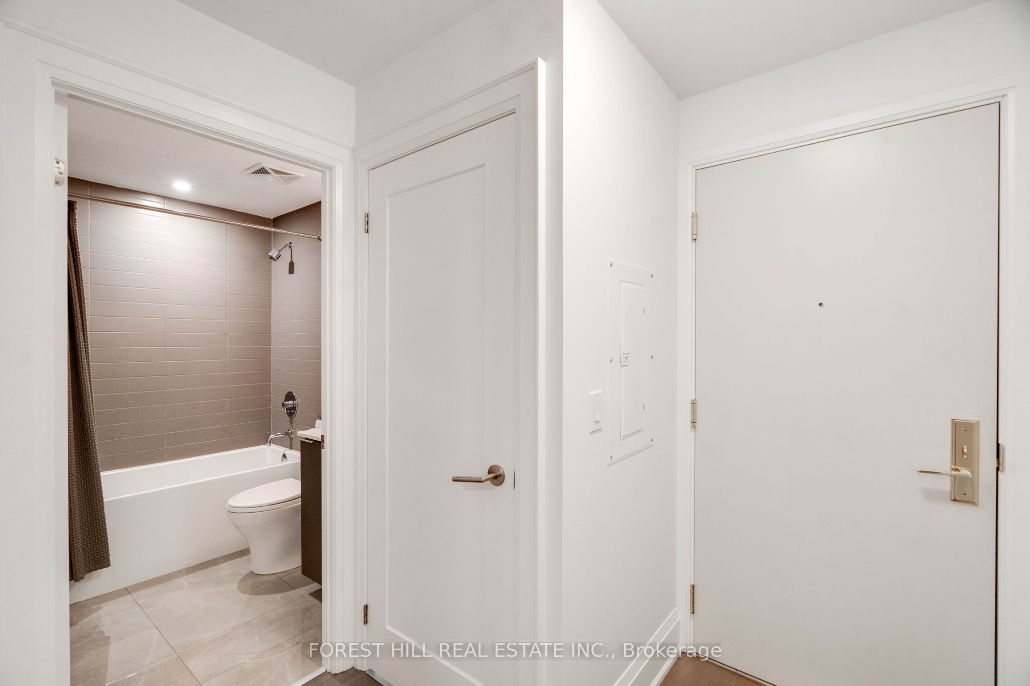 Unit 605 - 88 Cumberland Street, Toronto 3