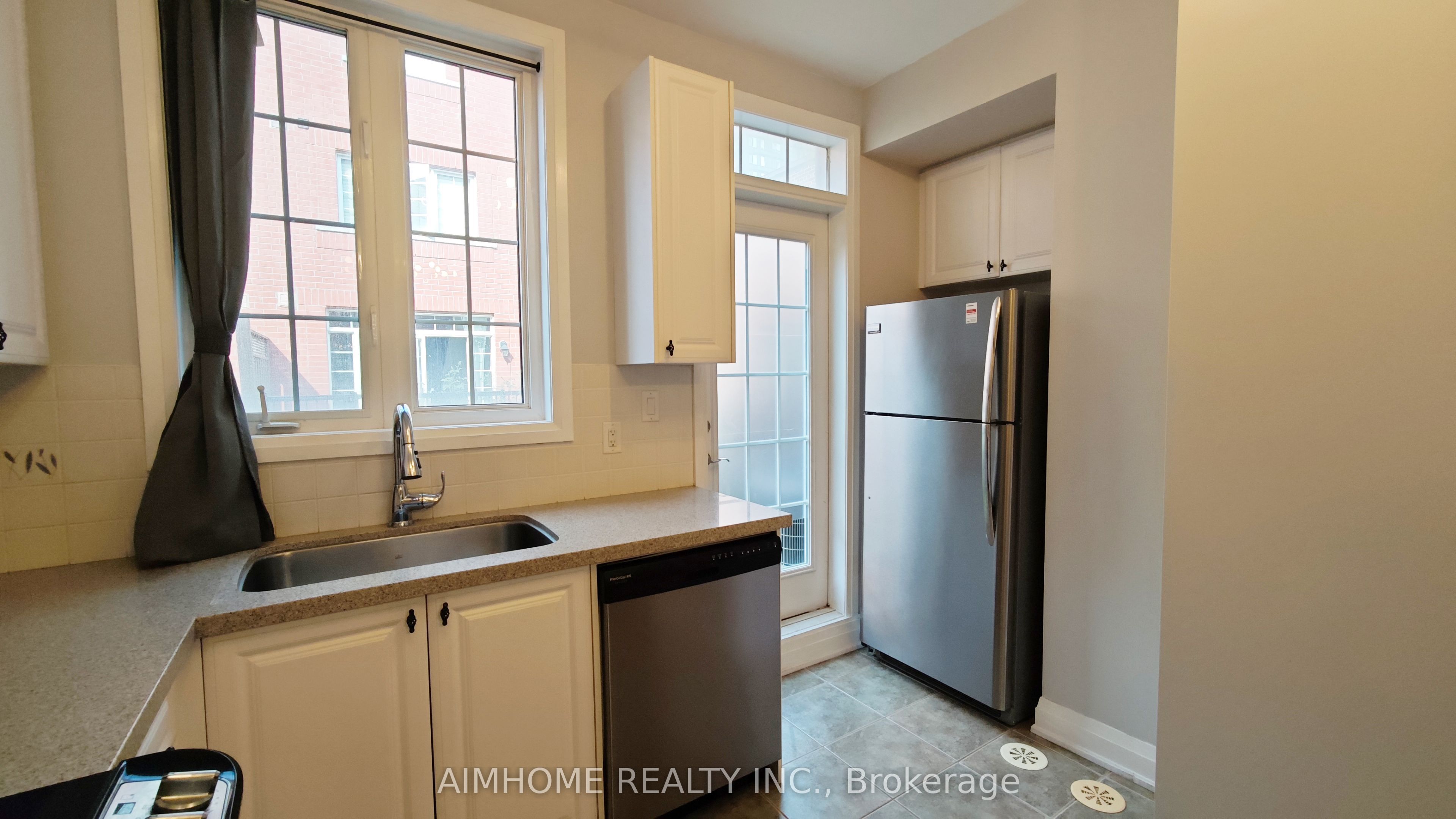 40 Raffeix Lane, Toronto 4
