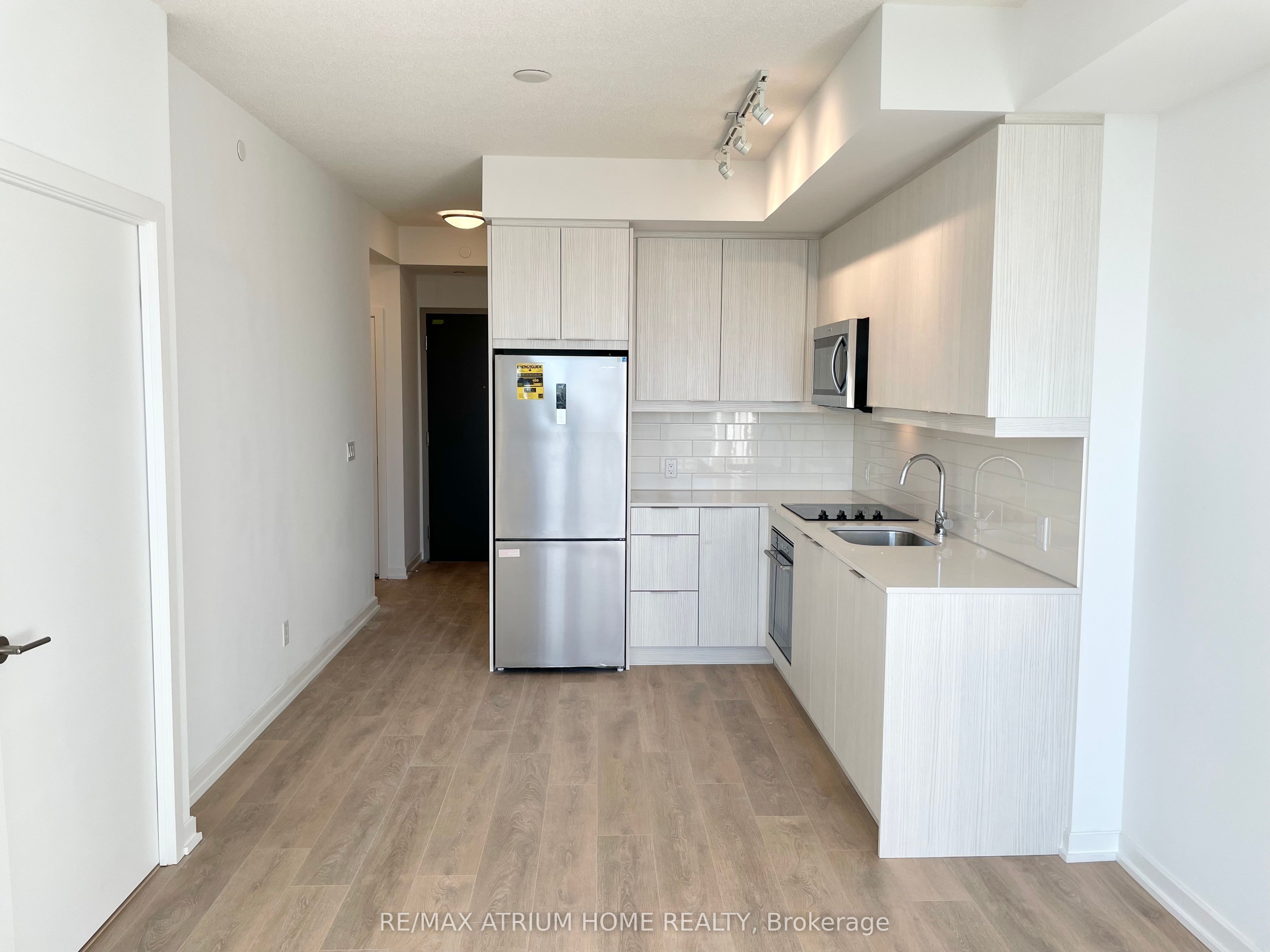 Unit 1907 - 32 Forest Manor Road, North York 5