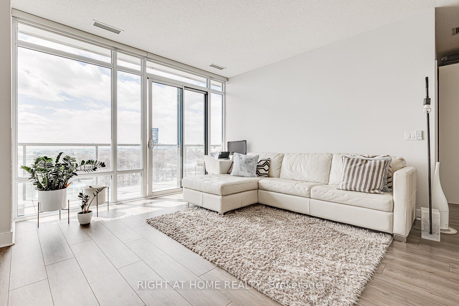 Unit 915 - 90 Stadium Road, Toronto 2