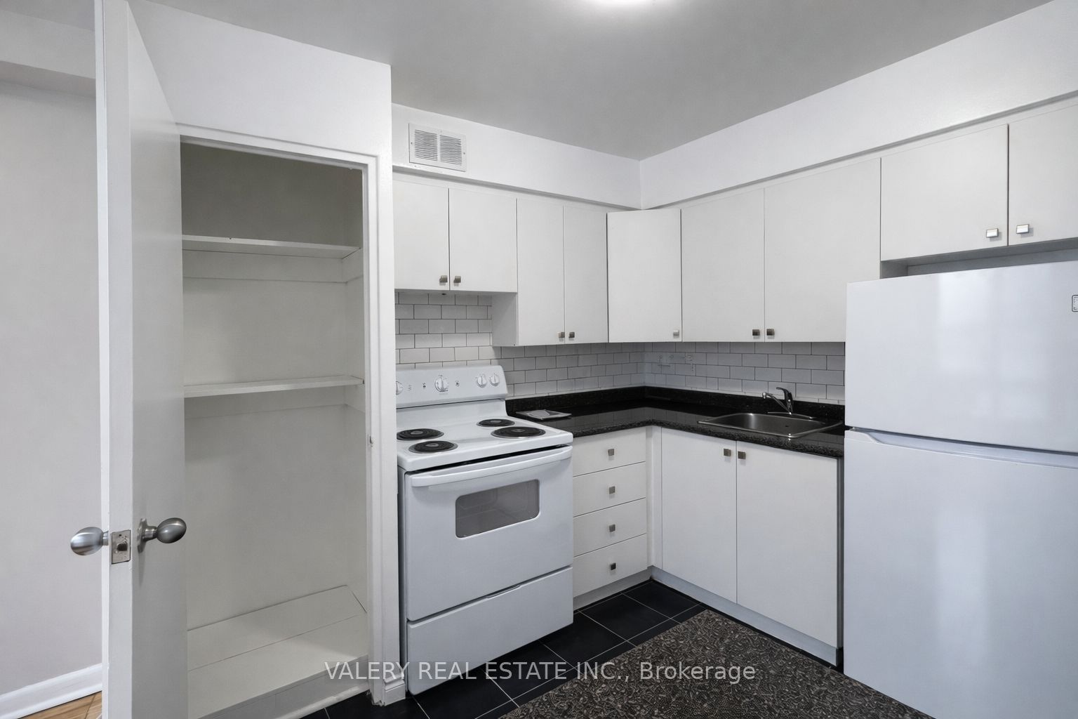Unit 408 - 42 Thorncliffe Park Drive, Toronto 2