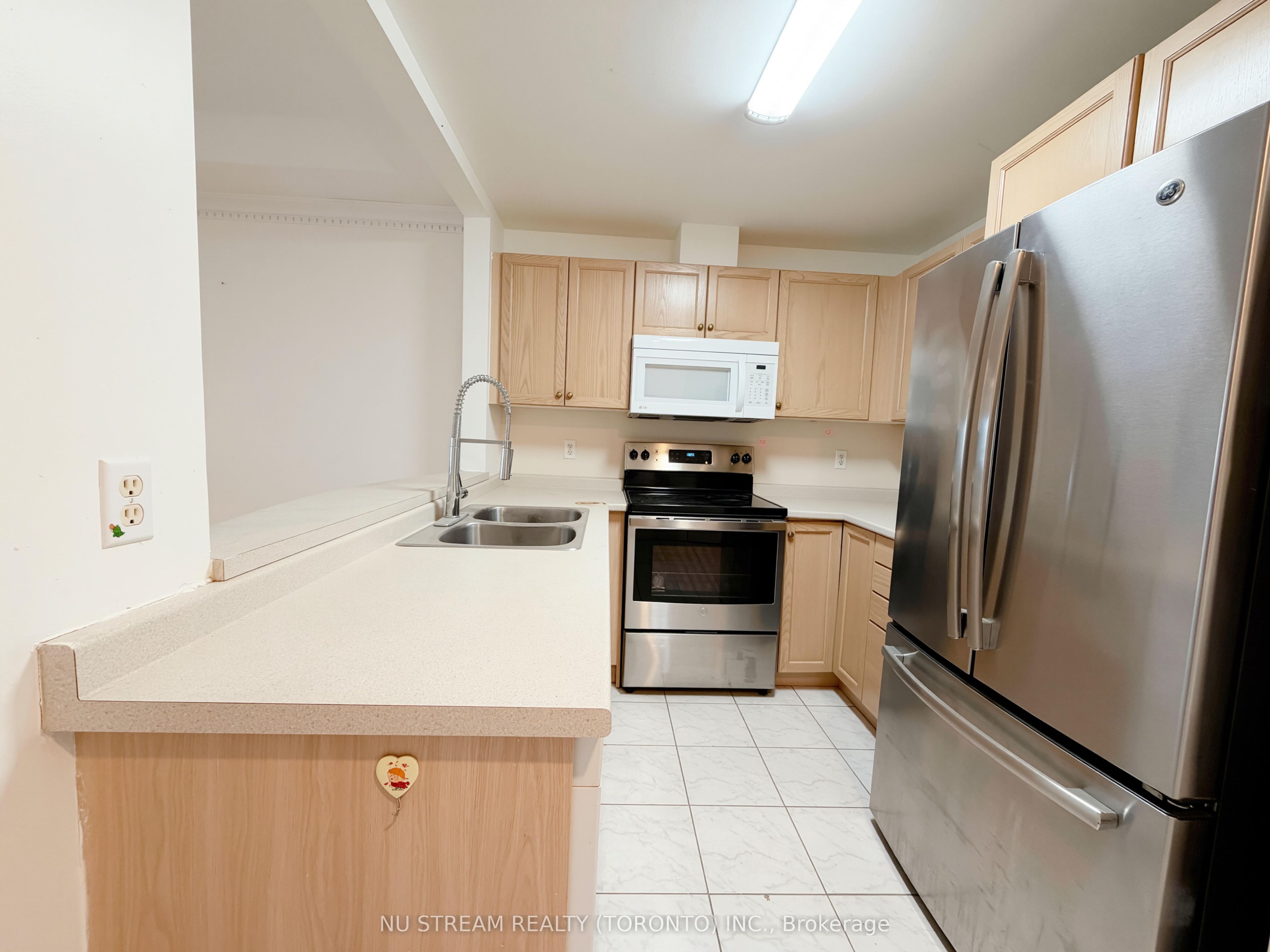 Unit A11 - 108 Finch Avenue W, North York 5