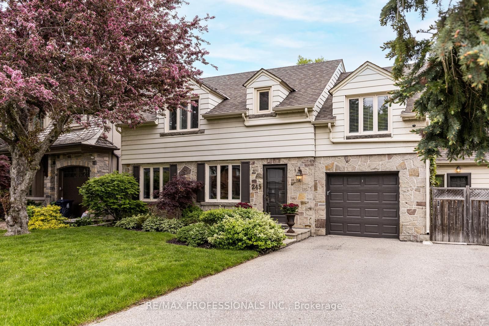 245 Yonge Blvd, Toronto, Ontario M5M3J1 Sold History HouseSigma