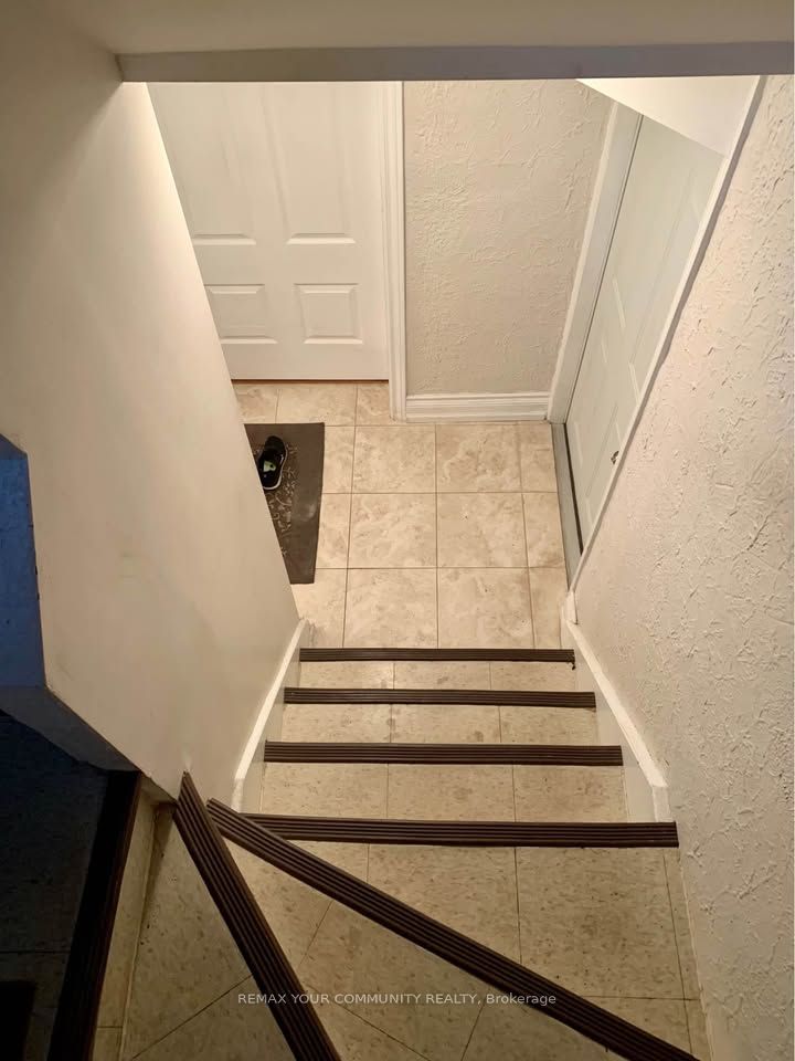 Unit Lower - 16 Coxwell Boulevard, Toronto 2