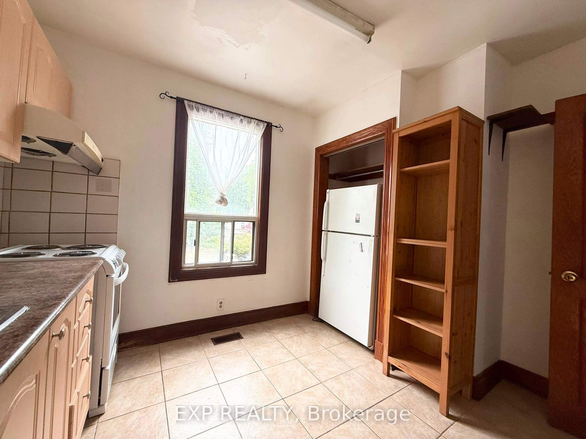Unit 2nd FL - 759 Gerrard Street E, Toronto 3