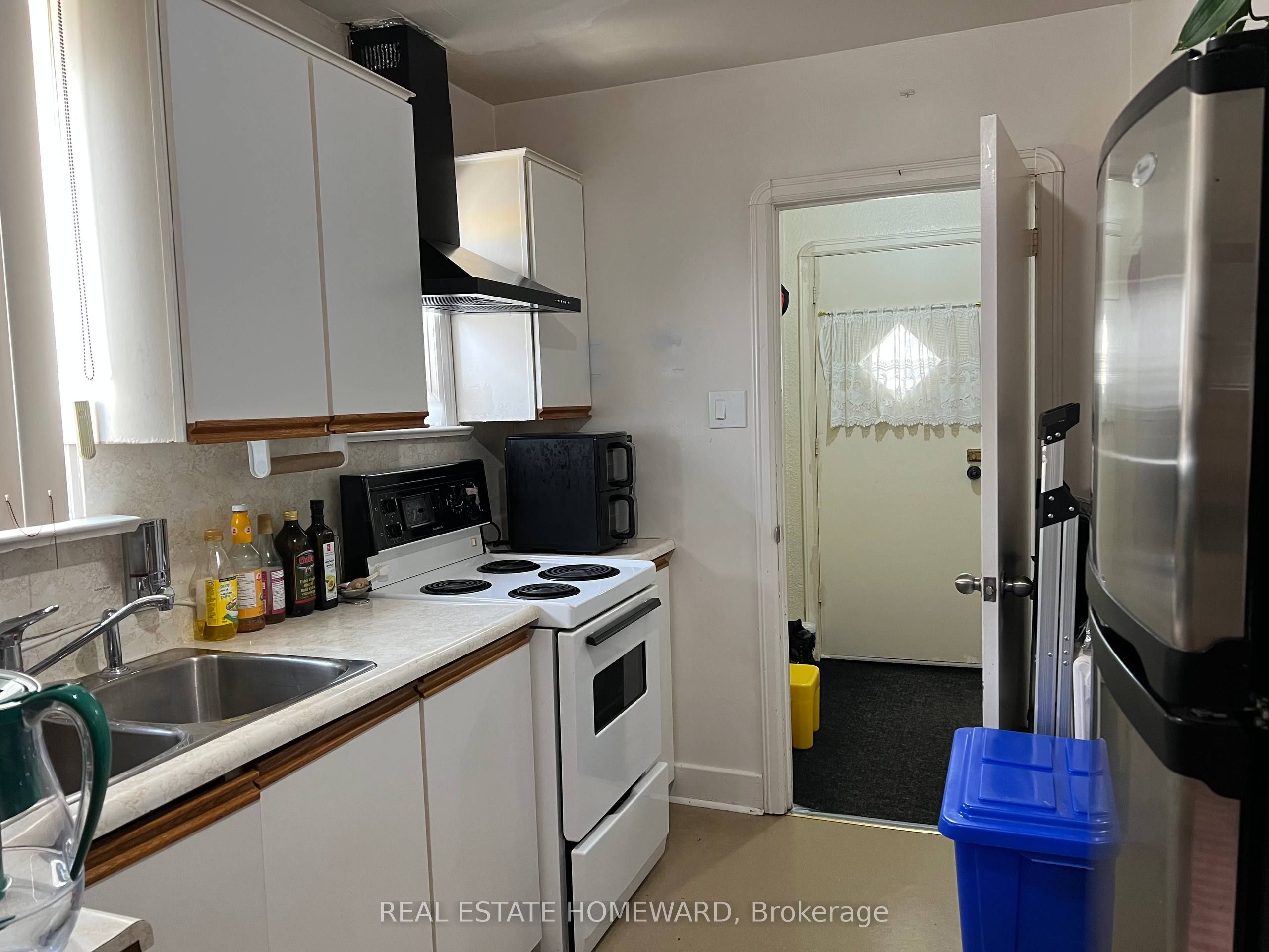 Unit Main - 124 Glencrest Boulevard, Toronto 3