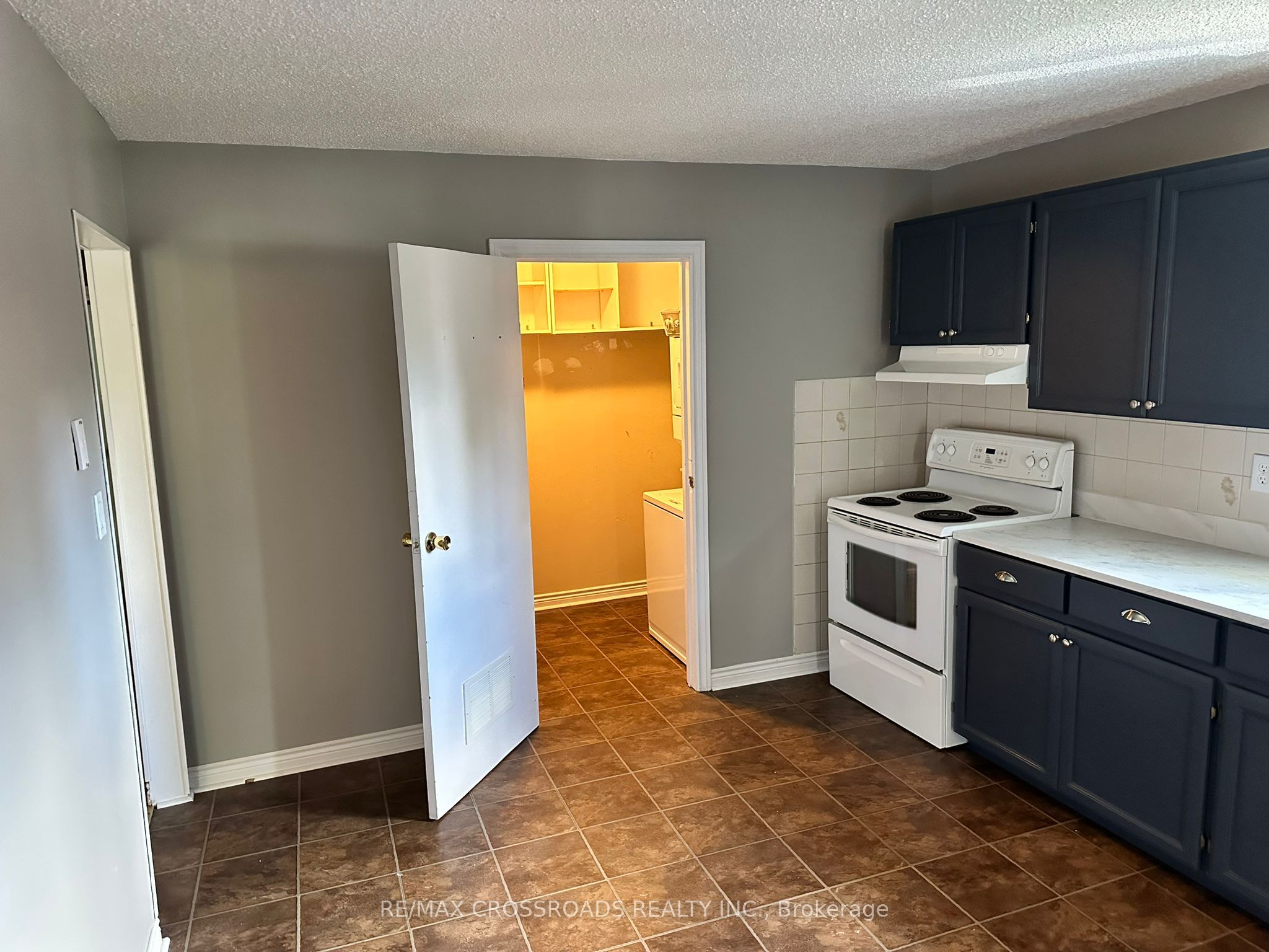 Unit Main - 613 Perry Street, Whitby 5