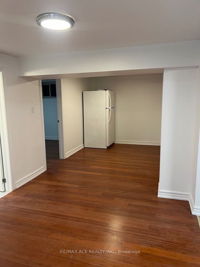 Unit Bsmt - 26 Oakridge Drive, Scarborough 3