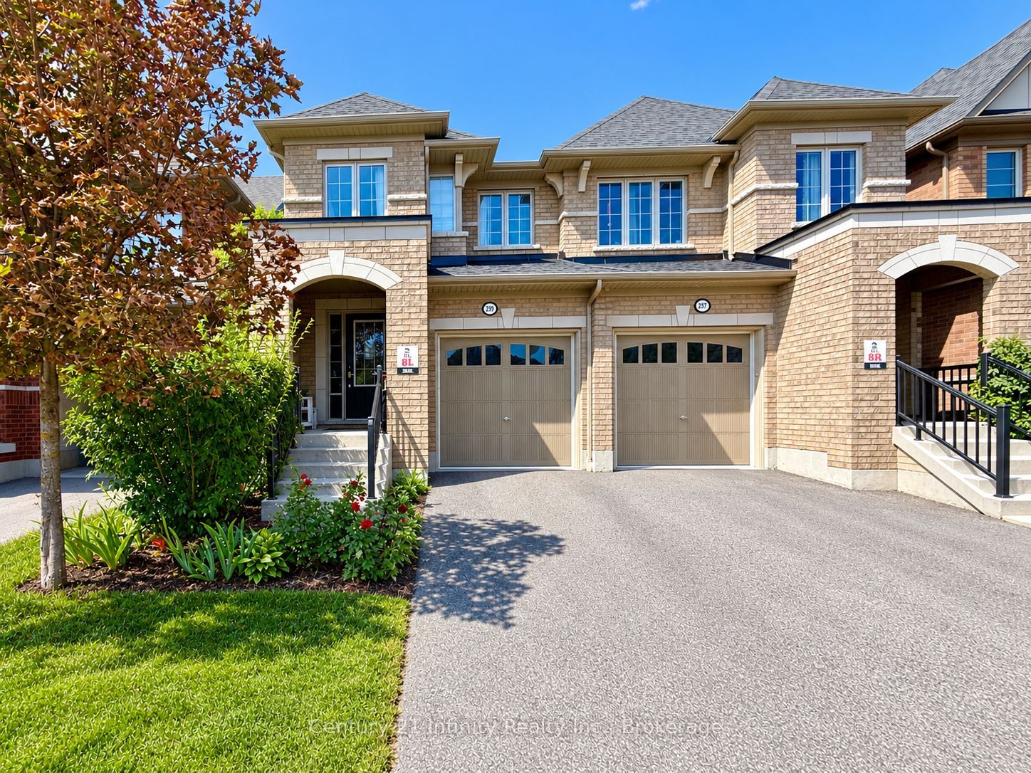2339 Dress Circle Crescent, Oshawa 1