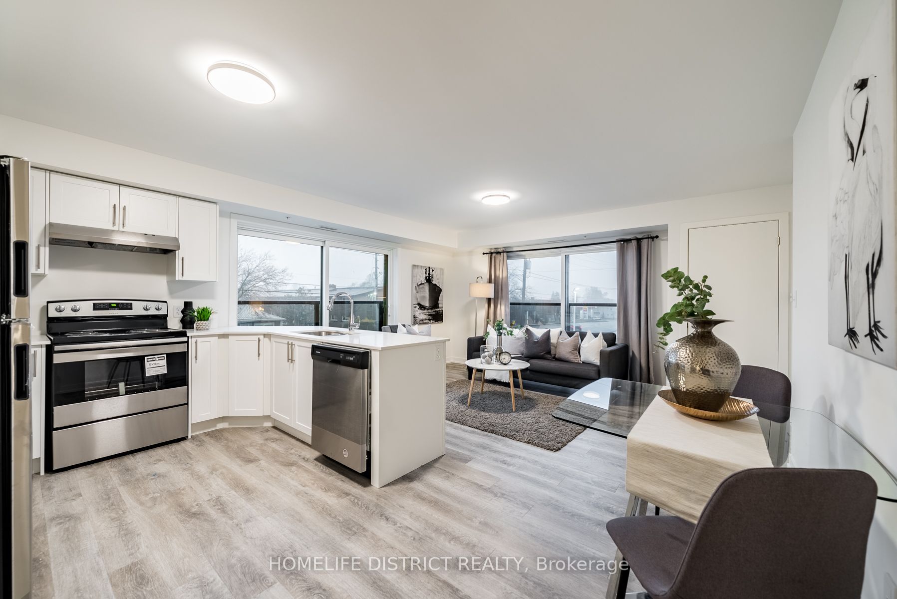 Unit 605 - 976 Simcoe Street N, Oshawa 4