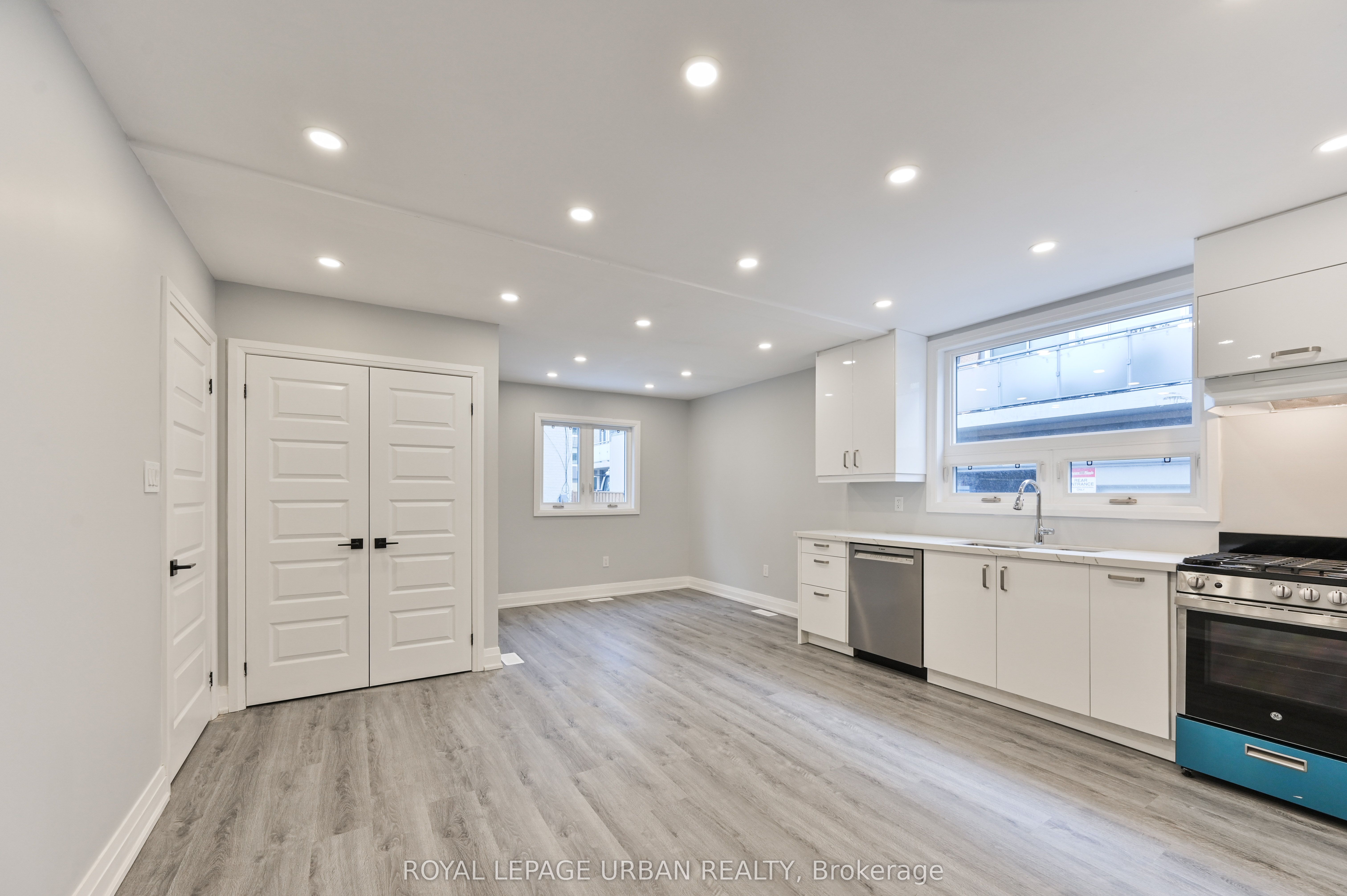 208 Woodbine Avenue, Toronto 5