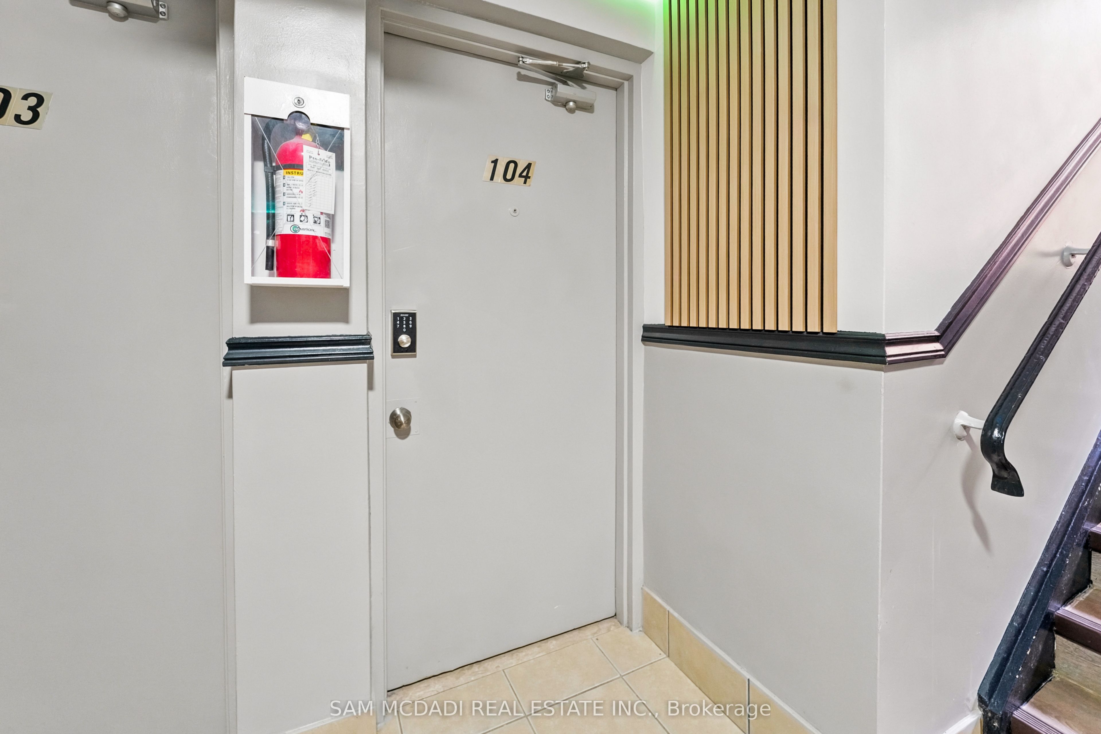 Unit 104 - 1016 O'connor Drive, Toronto 4