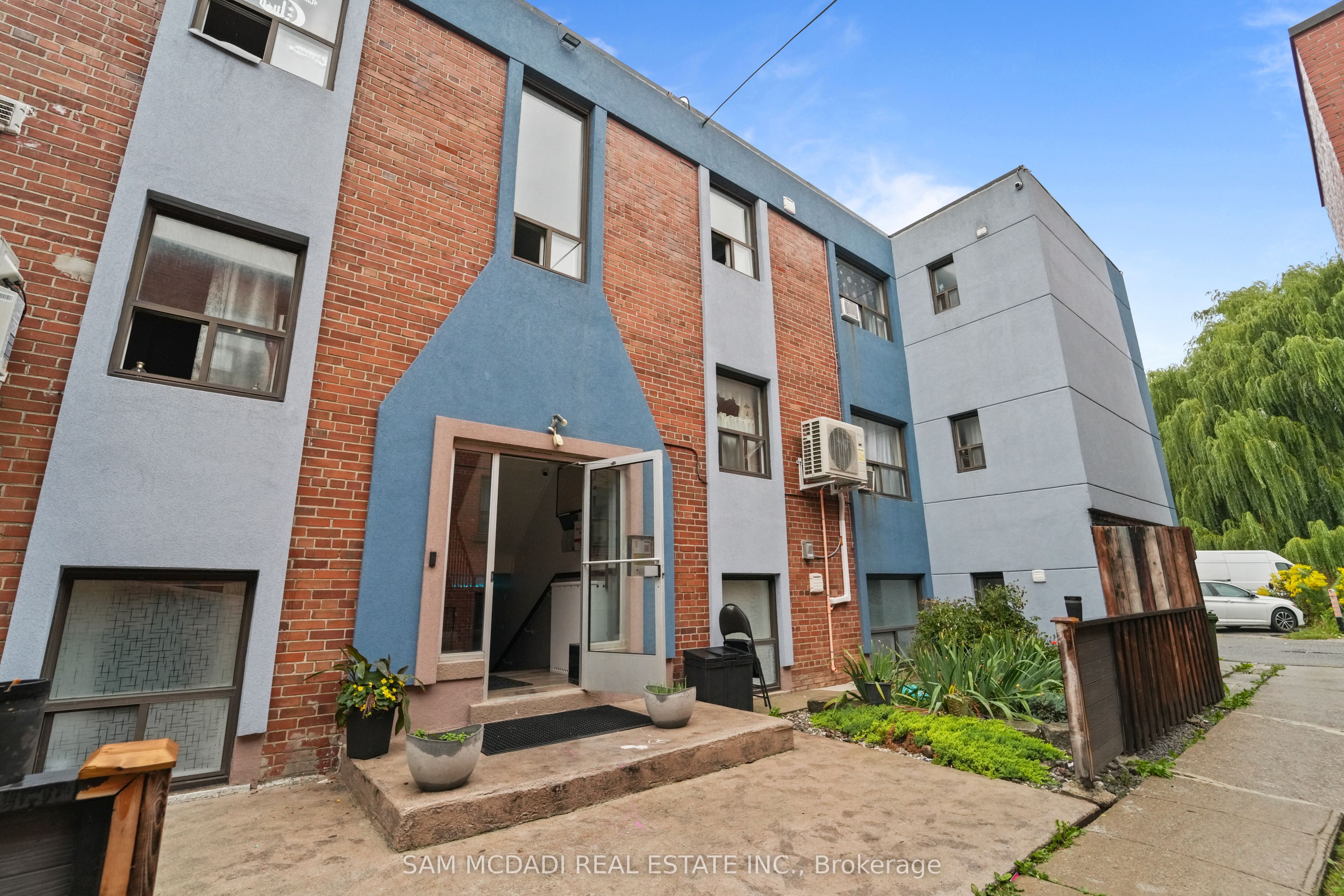 Unit 103 - 1016 O'connor Drive, Toronto 3