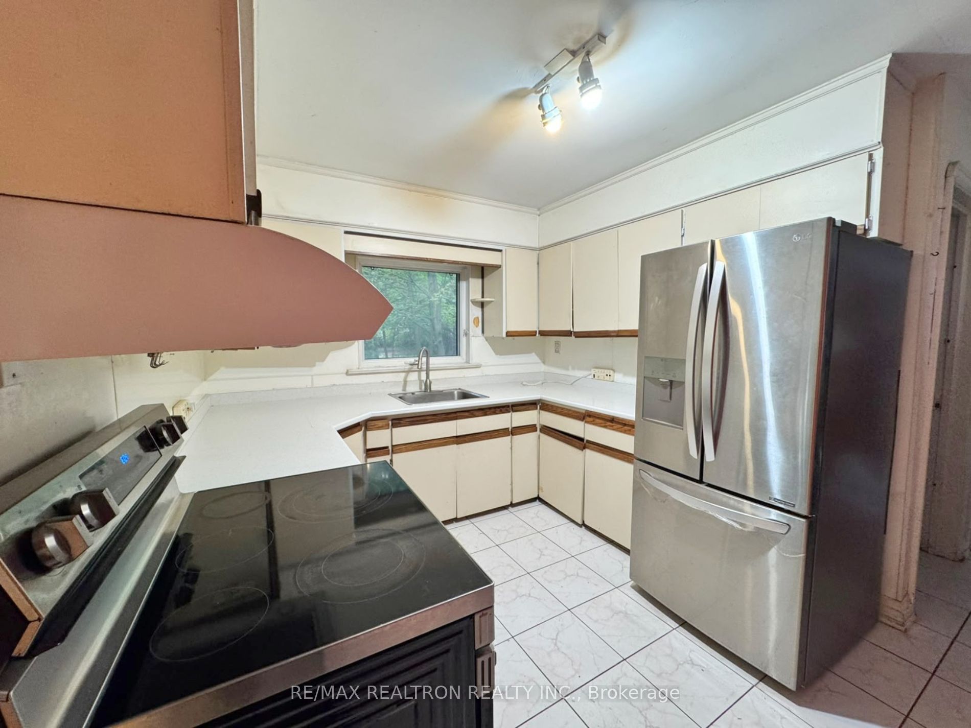 Unit Main floor - 20 West Hill Drive, Scarborough 4