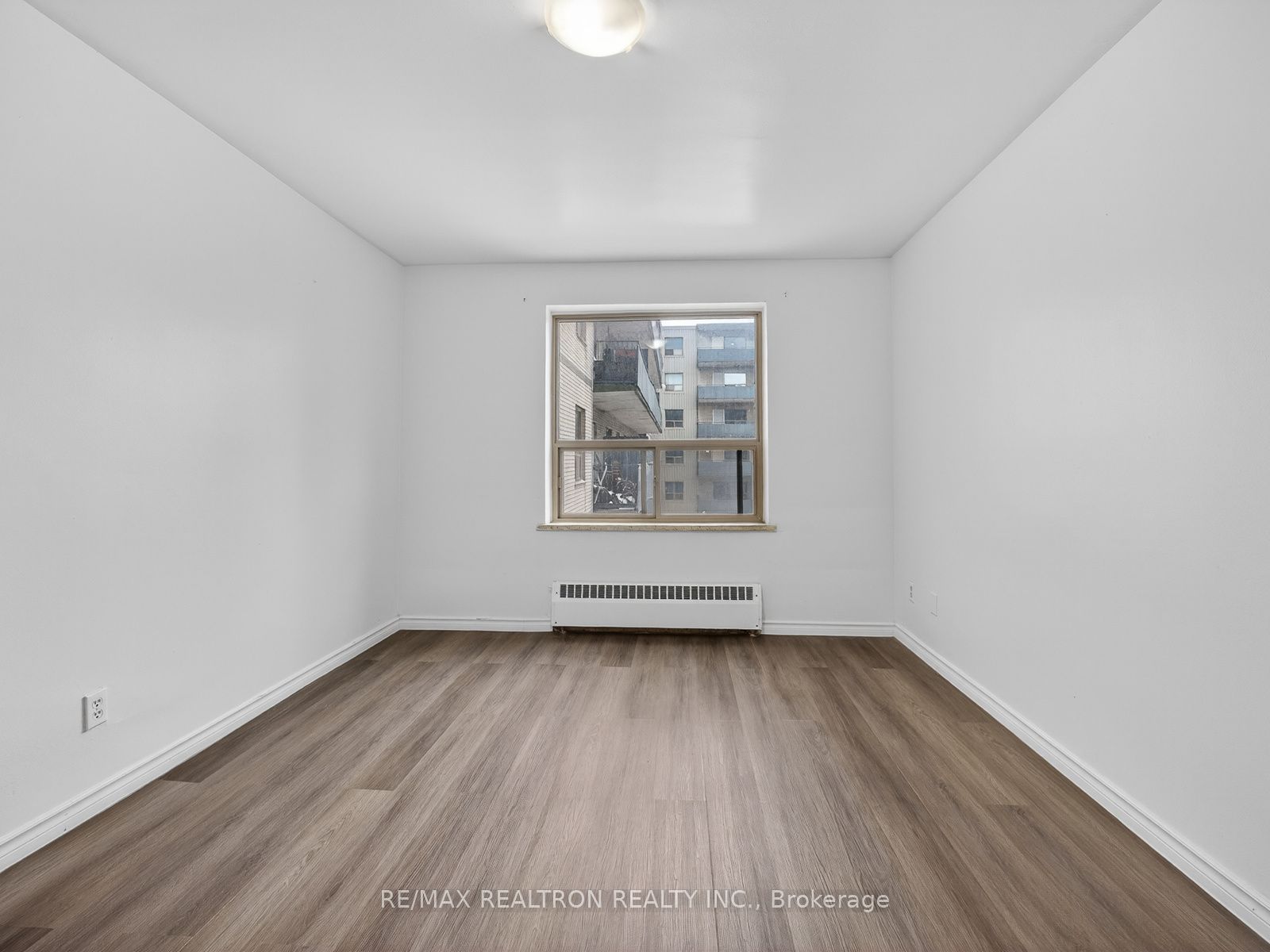 Unit 303 - 275 Wentworth Street W, Oshawa 4