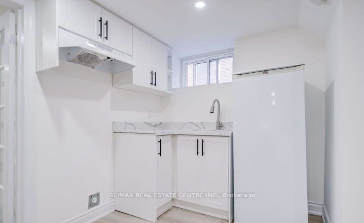 Unit Basement - 71 Vauxhall Drive, Scarborough 3