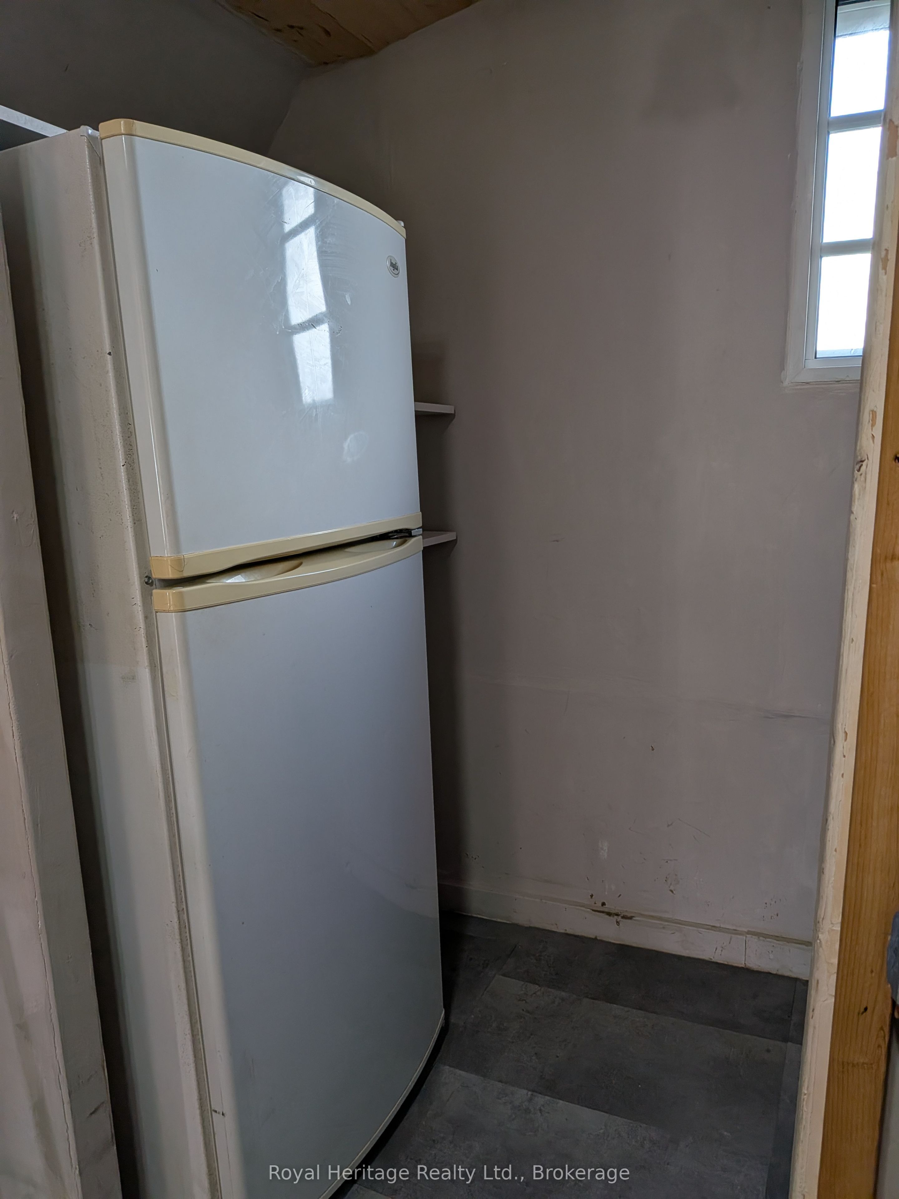 Unit B - 204 Court Street, Oshawa 5