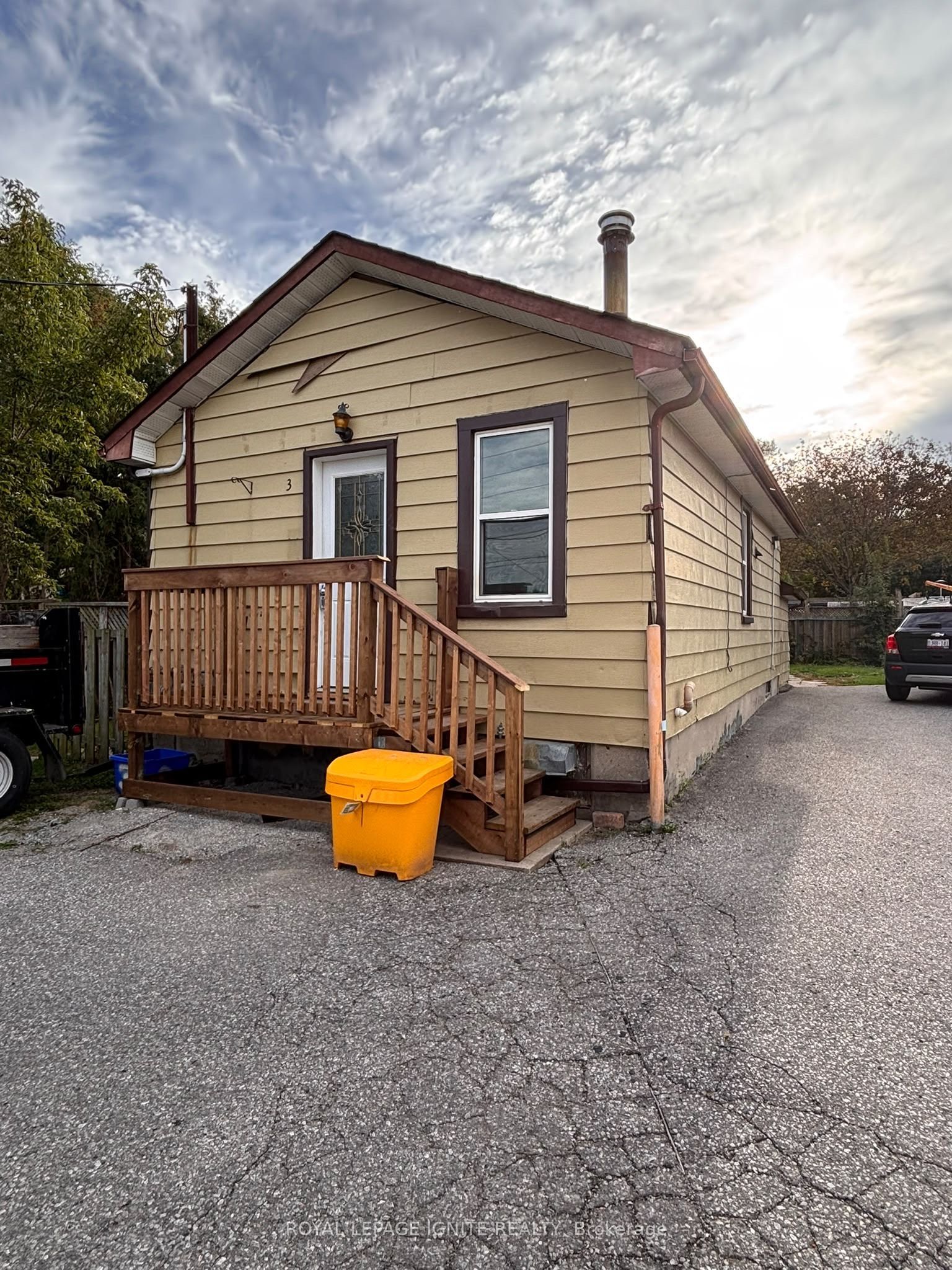 Unit 3 - 178 Park Road N, Oshawa 1