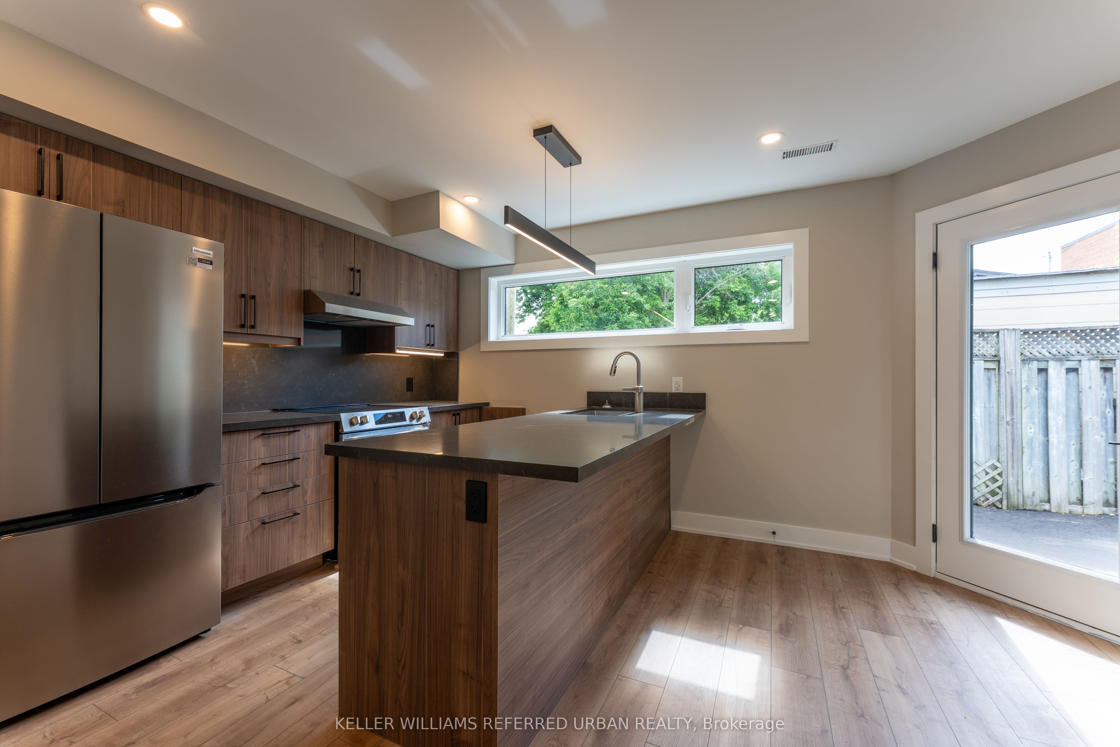 Unit 5 - 352 Jones Avenue, Toronto 4