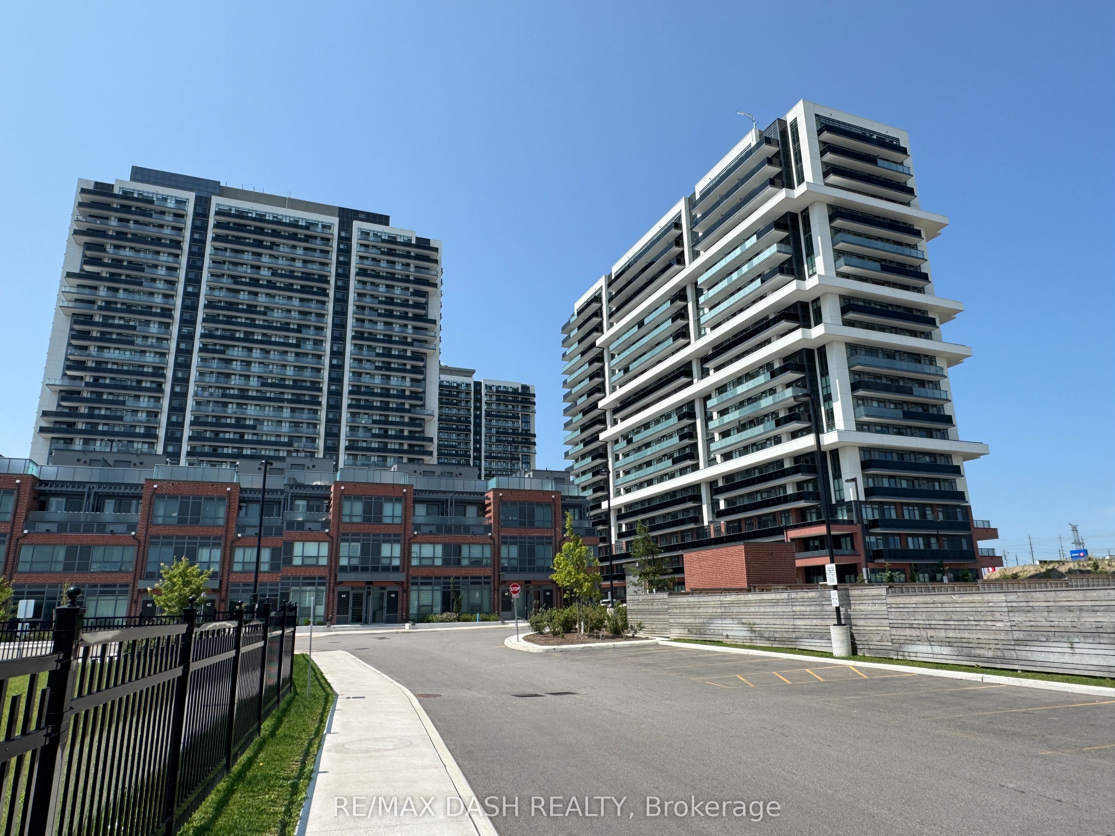 Unit 642 - 2545 Simcoe Street N, Oshawa 1