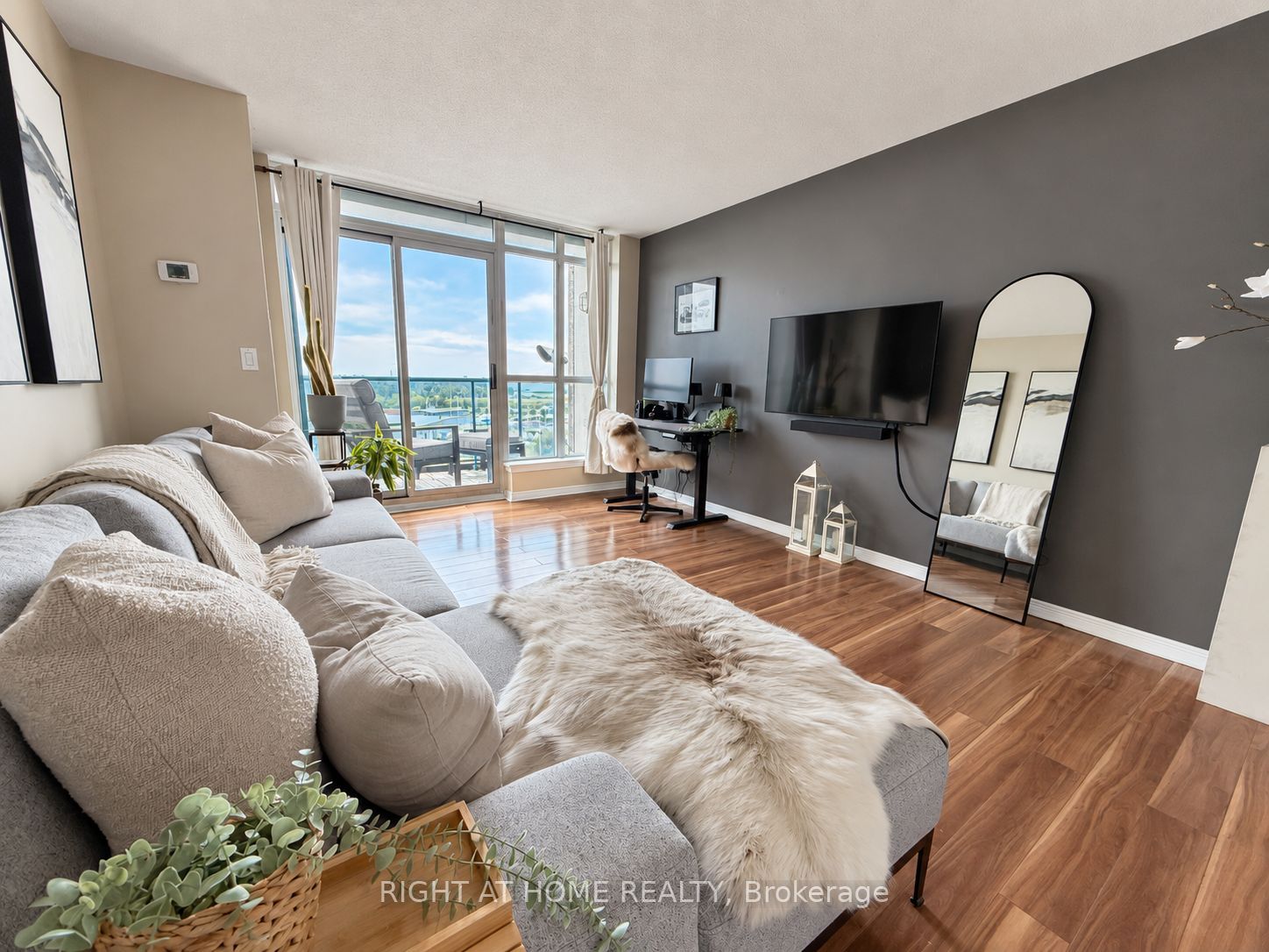 Unit 906 - 340 Watson Street W, Whitby 4