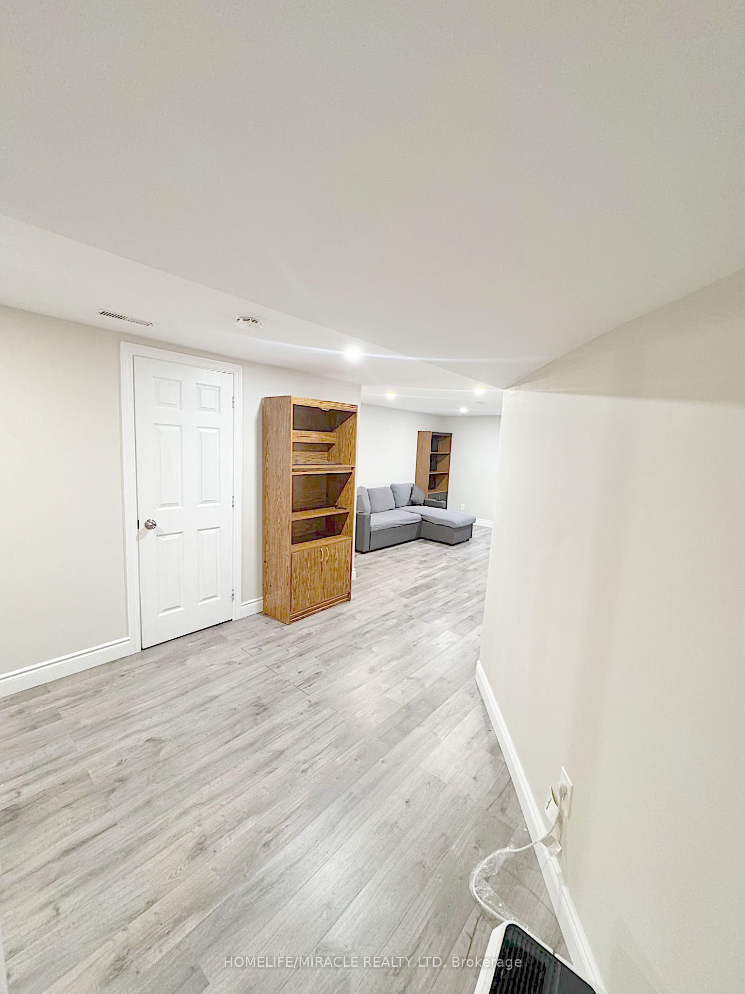 925 Byron Street N, Whitby 2