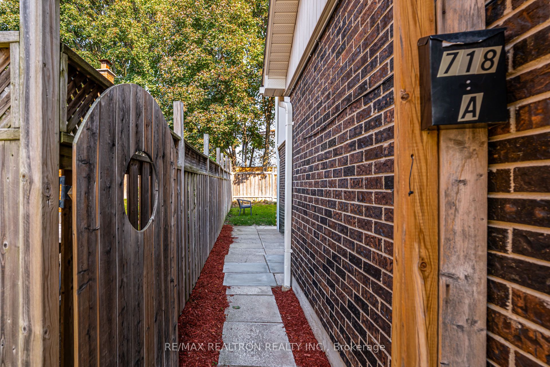 718 Edgewood Road S, Pickering 1