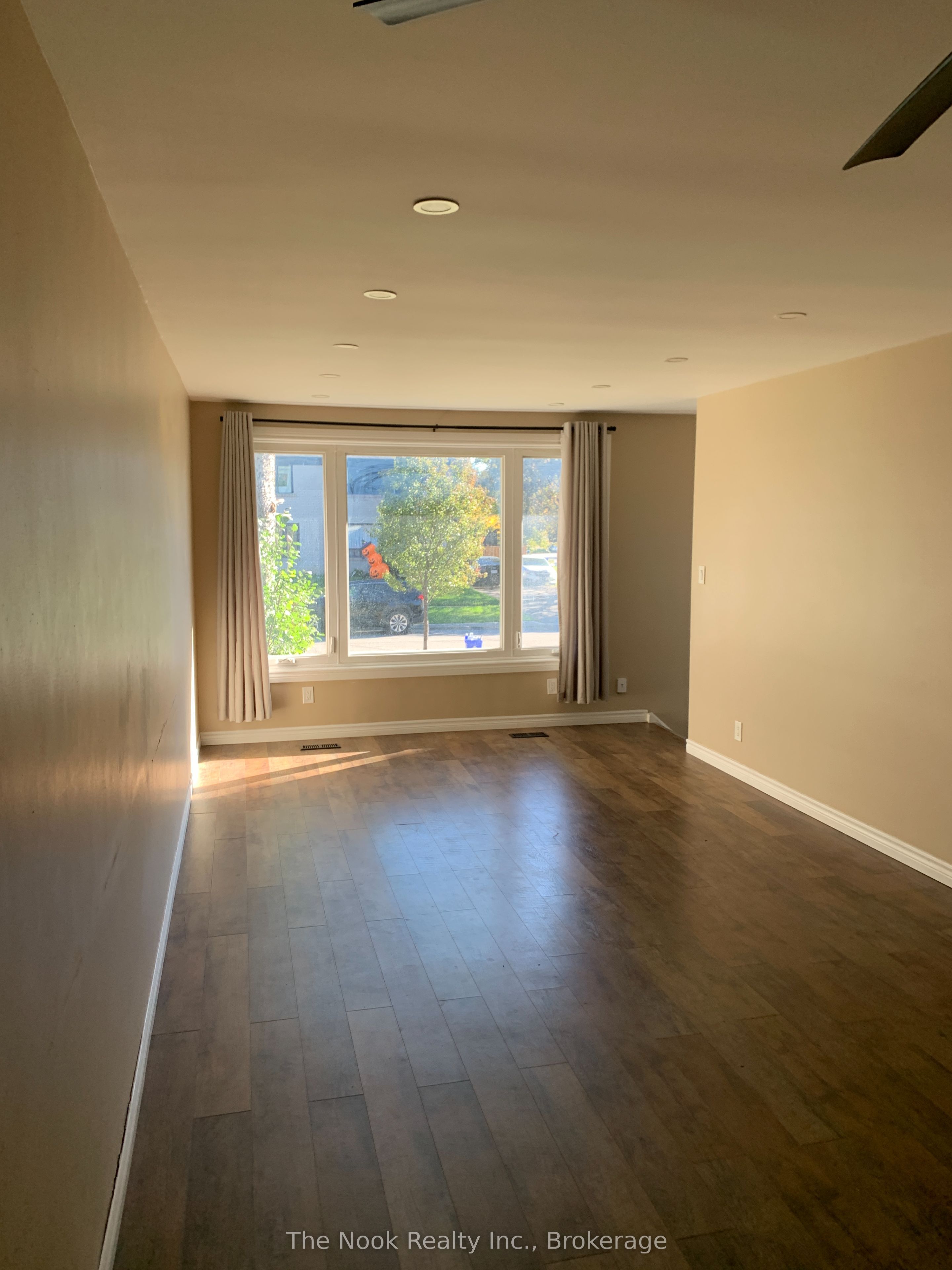 Unit Upper - 210 Dovedale Drive, Whitby 3