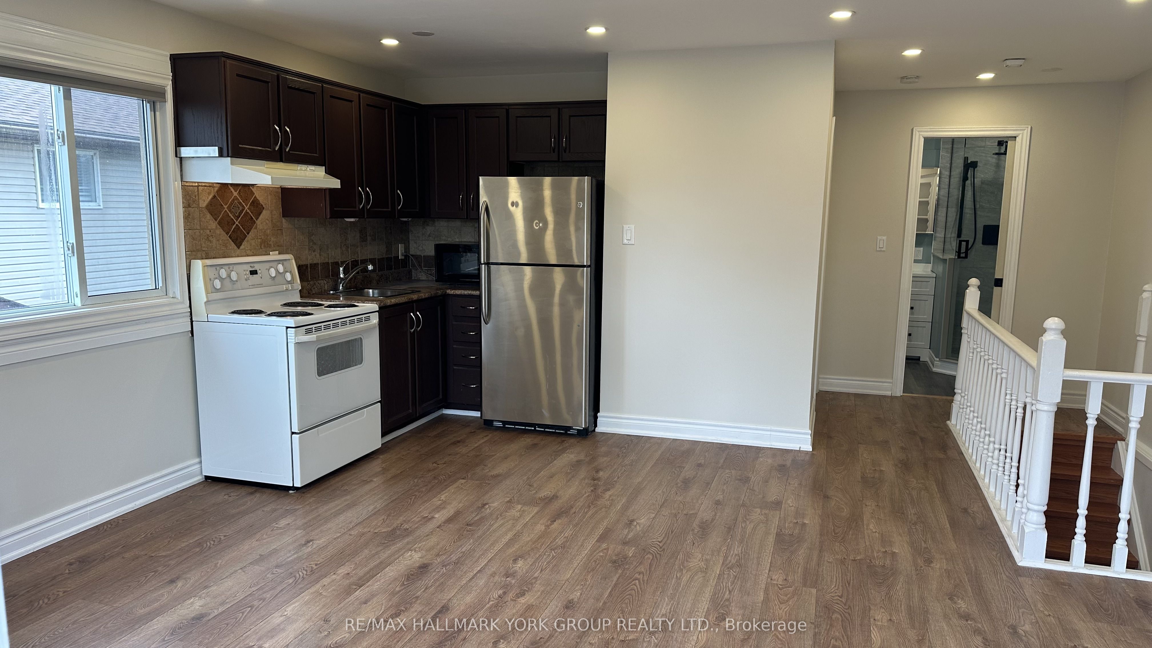 Unit Upper - 210 Ways Bay Drive, Georgina 5