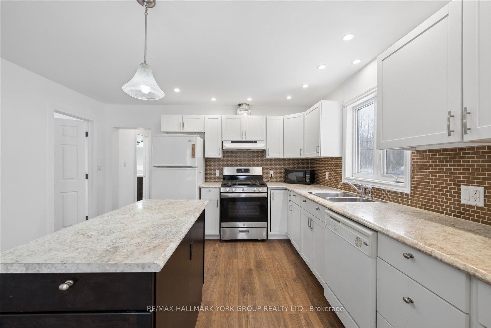 Unit Upper - 27008 Kennedy Road, Georgina 4