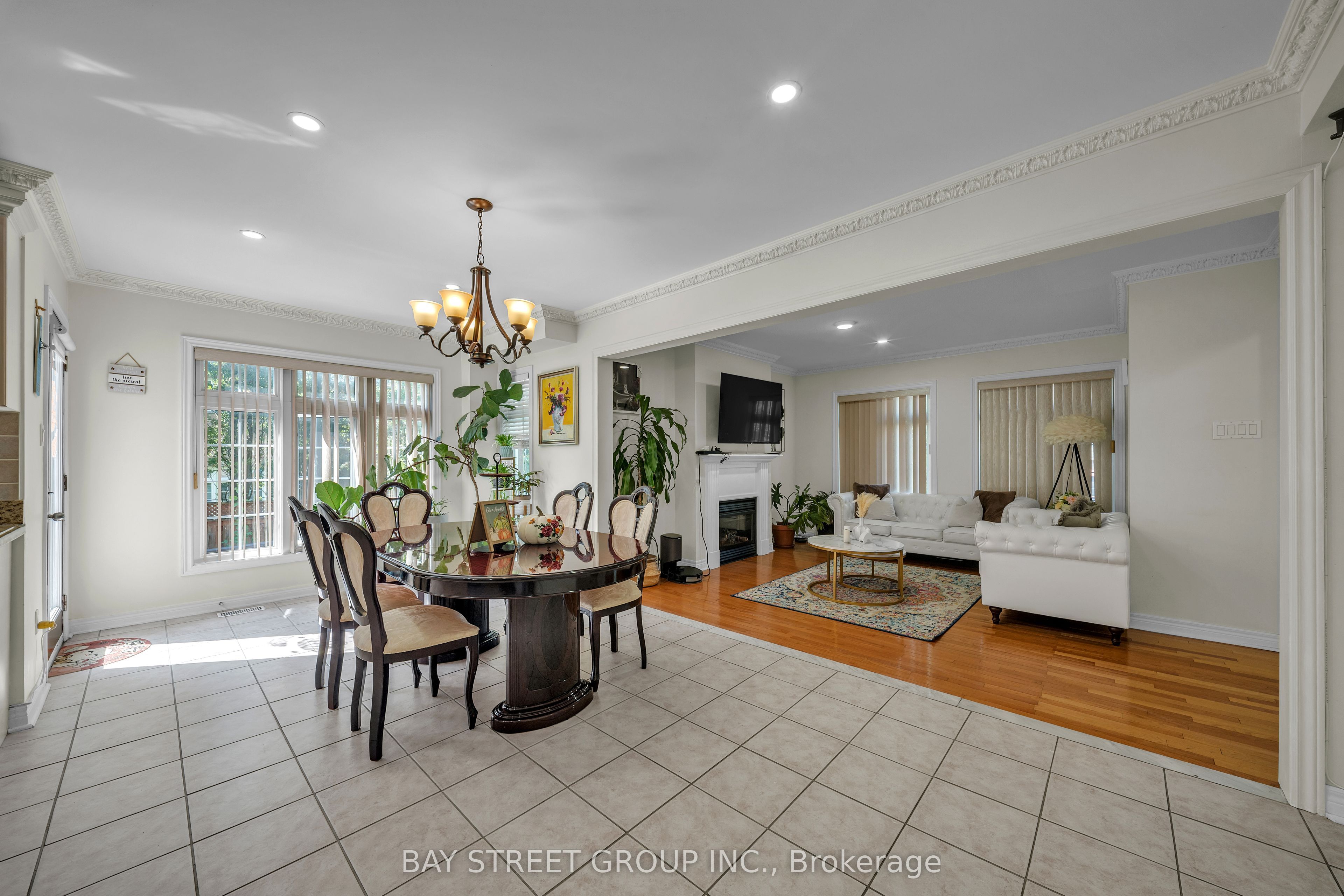 384 Spruce Grove Crescent, Newmarket 3
