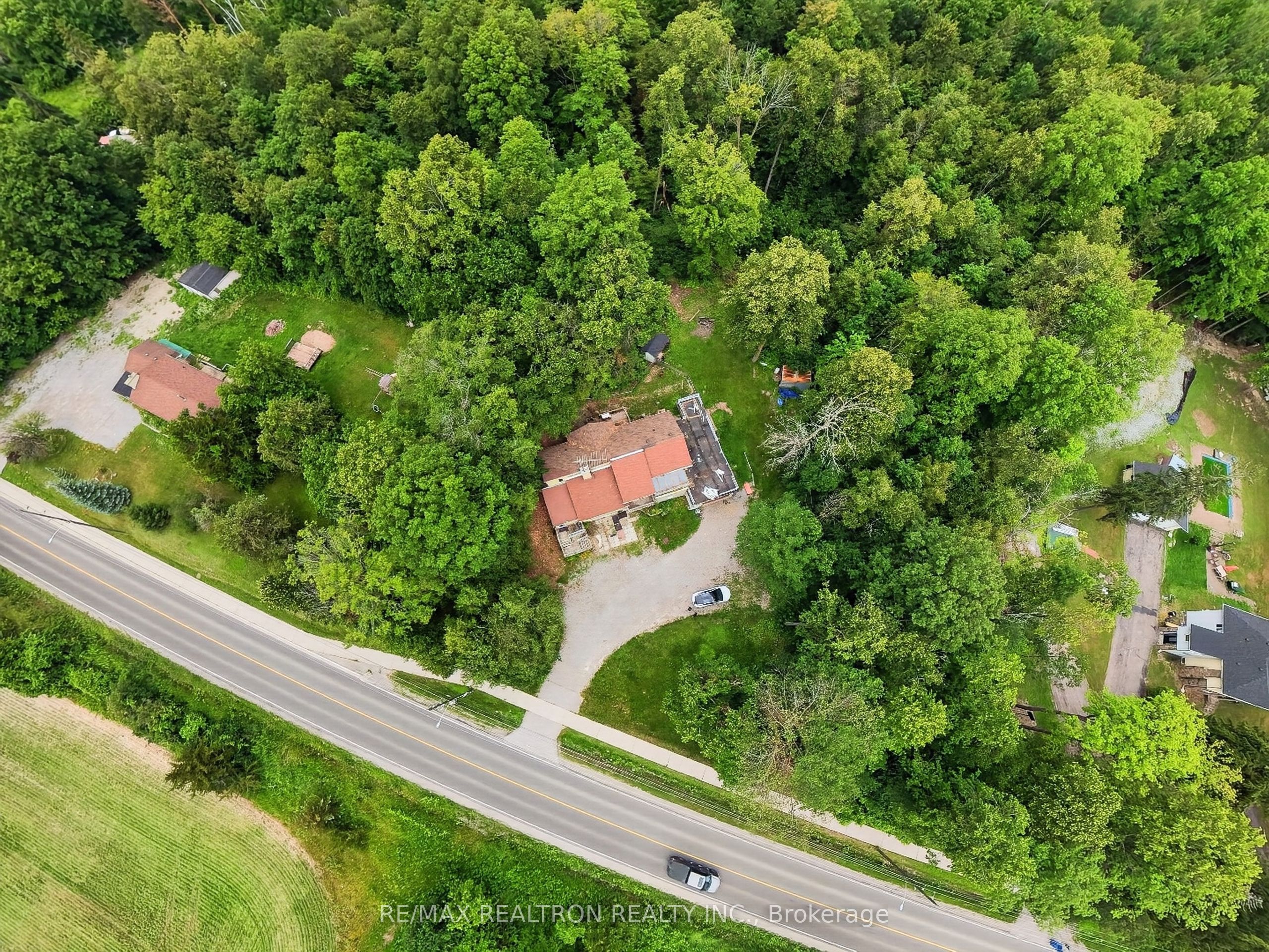 110 Glenwoods Avenue, Georgina 2