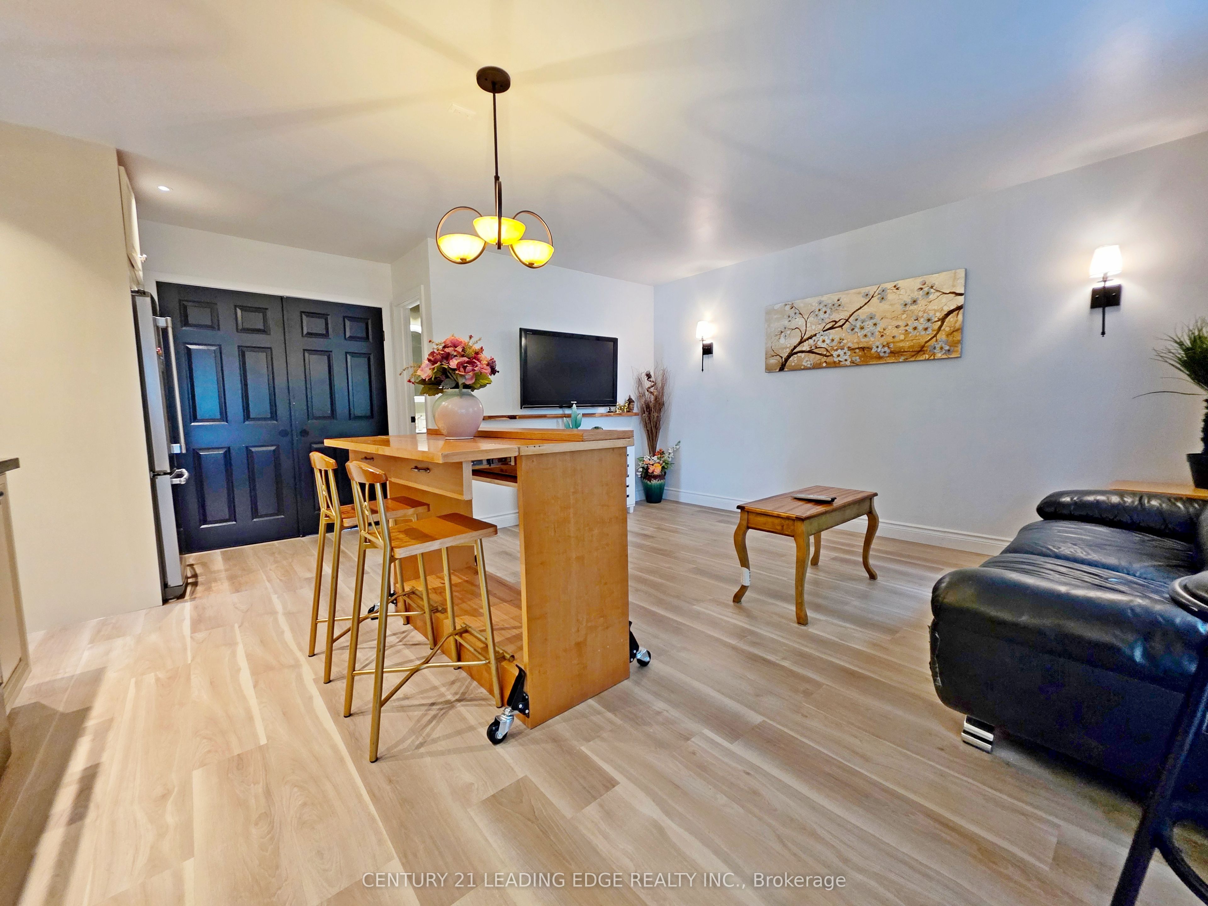 Unit B - 260 Metro Road N, Georgina 4