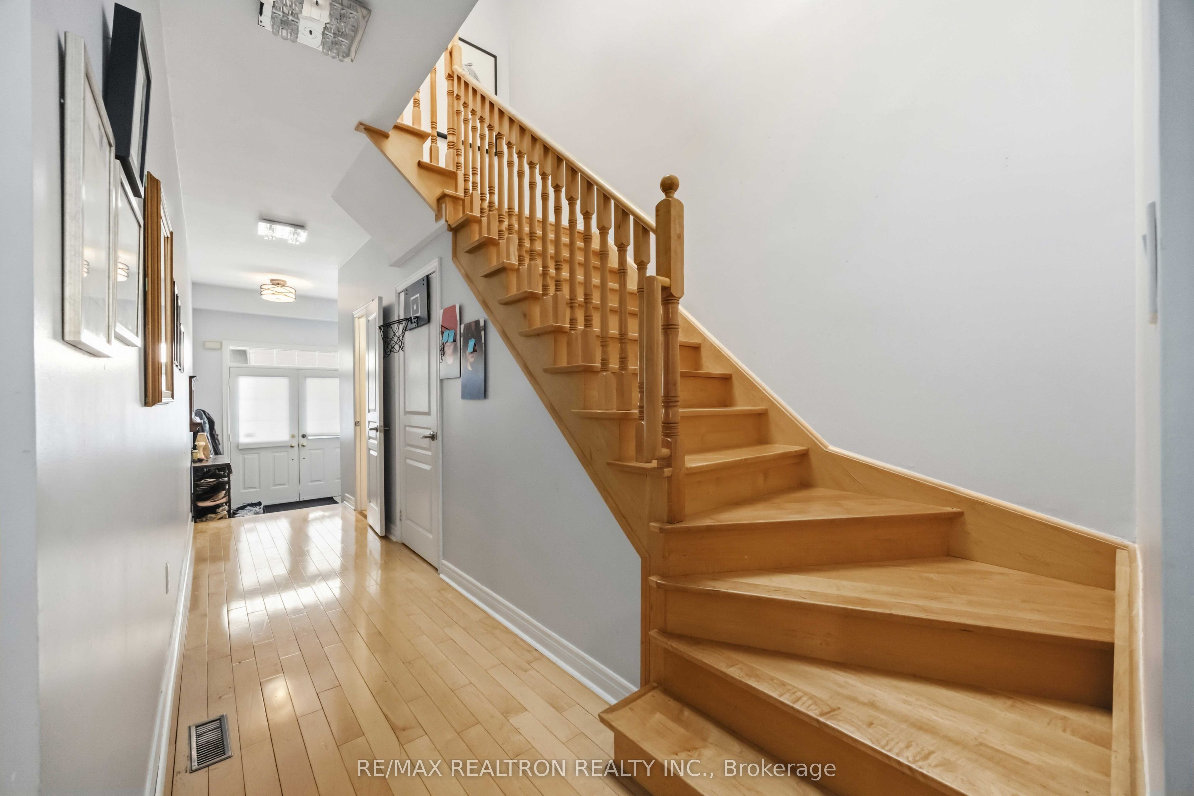 23 Amberty Street, Vaughan 3