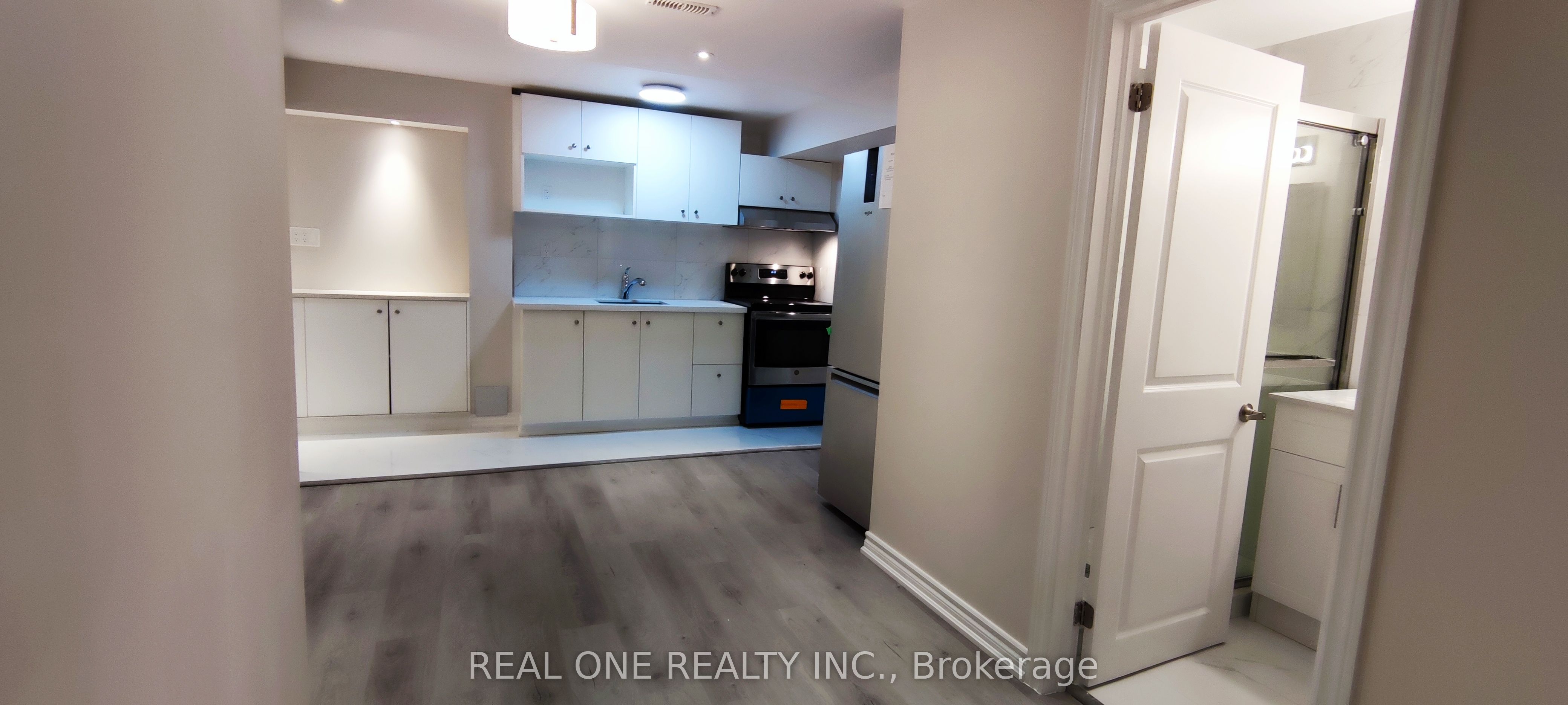 Unit Bsmt B - 22 Cloverridge Avenue, East Gwillimbury 2