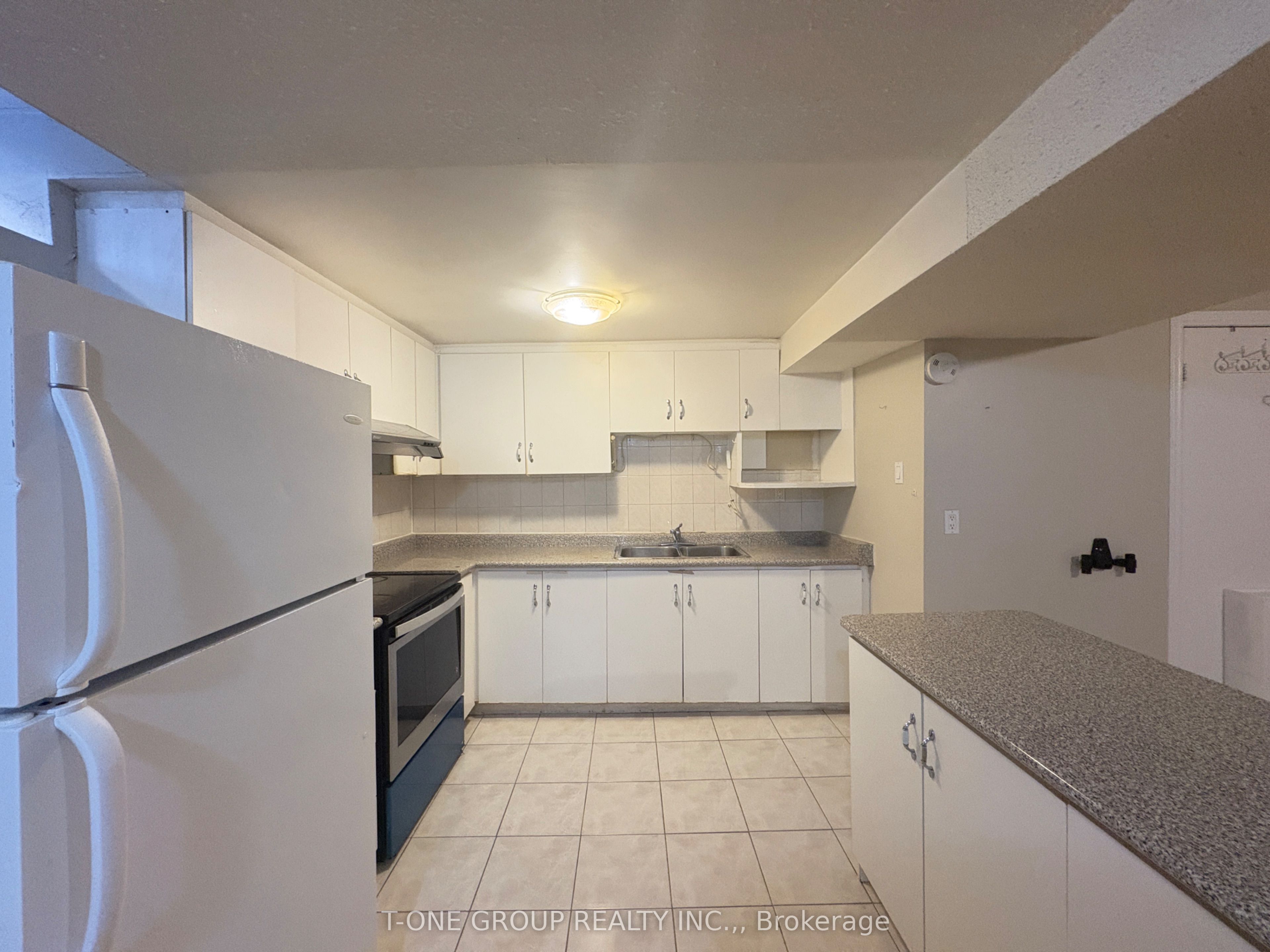Unit Sep Entrance BSMT - 20 Lynda Mcneil Place, Markham 4