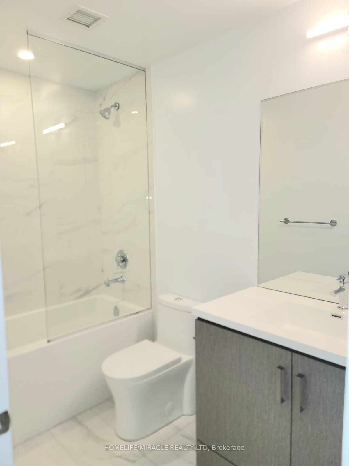 Unit 808 - 60 Honeycrisp Crescent N, Vaughan 4