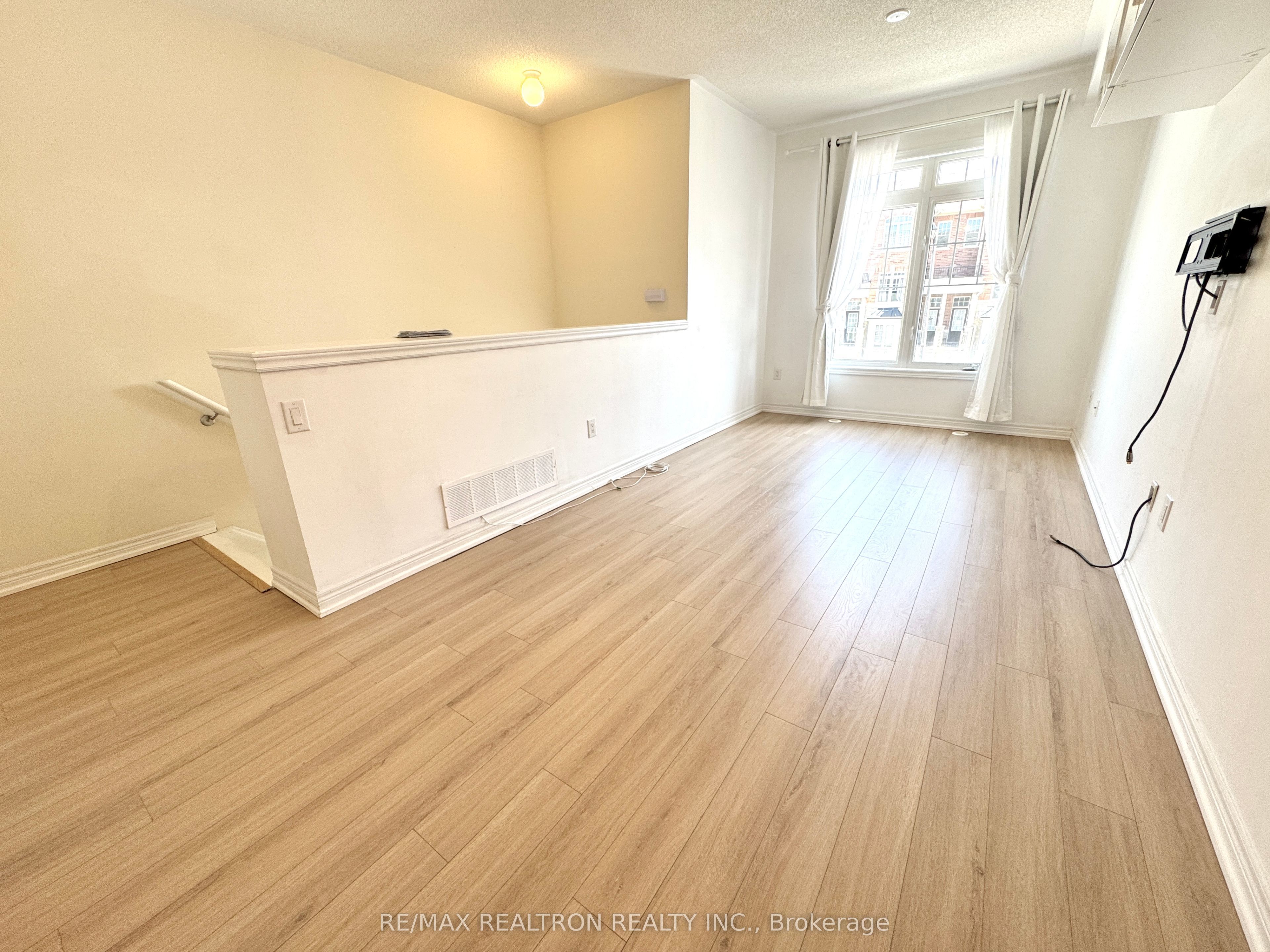 316 Delray Drive, Markham 3