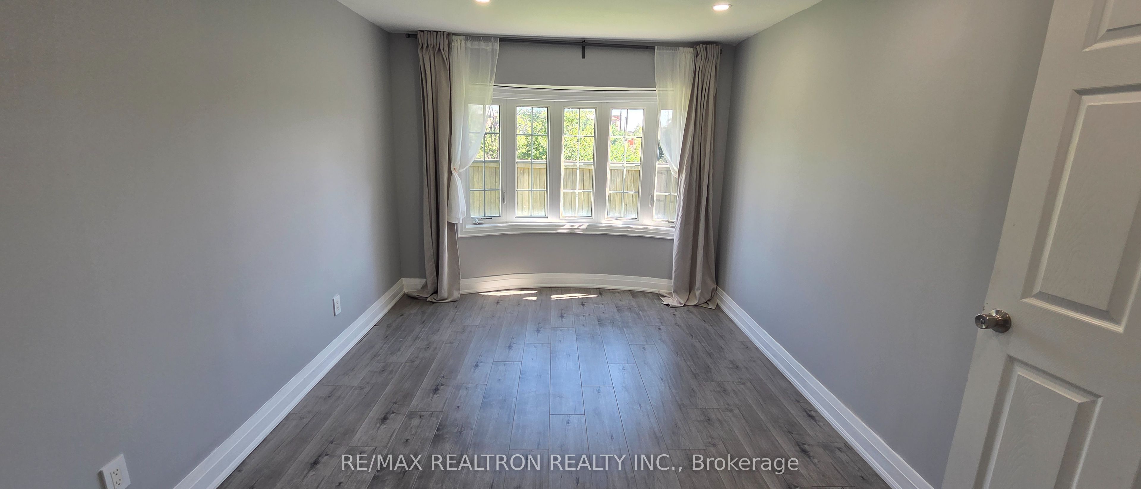 45 Hopewell Avenue, Vaughan 5