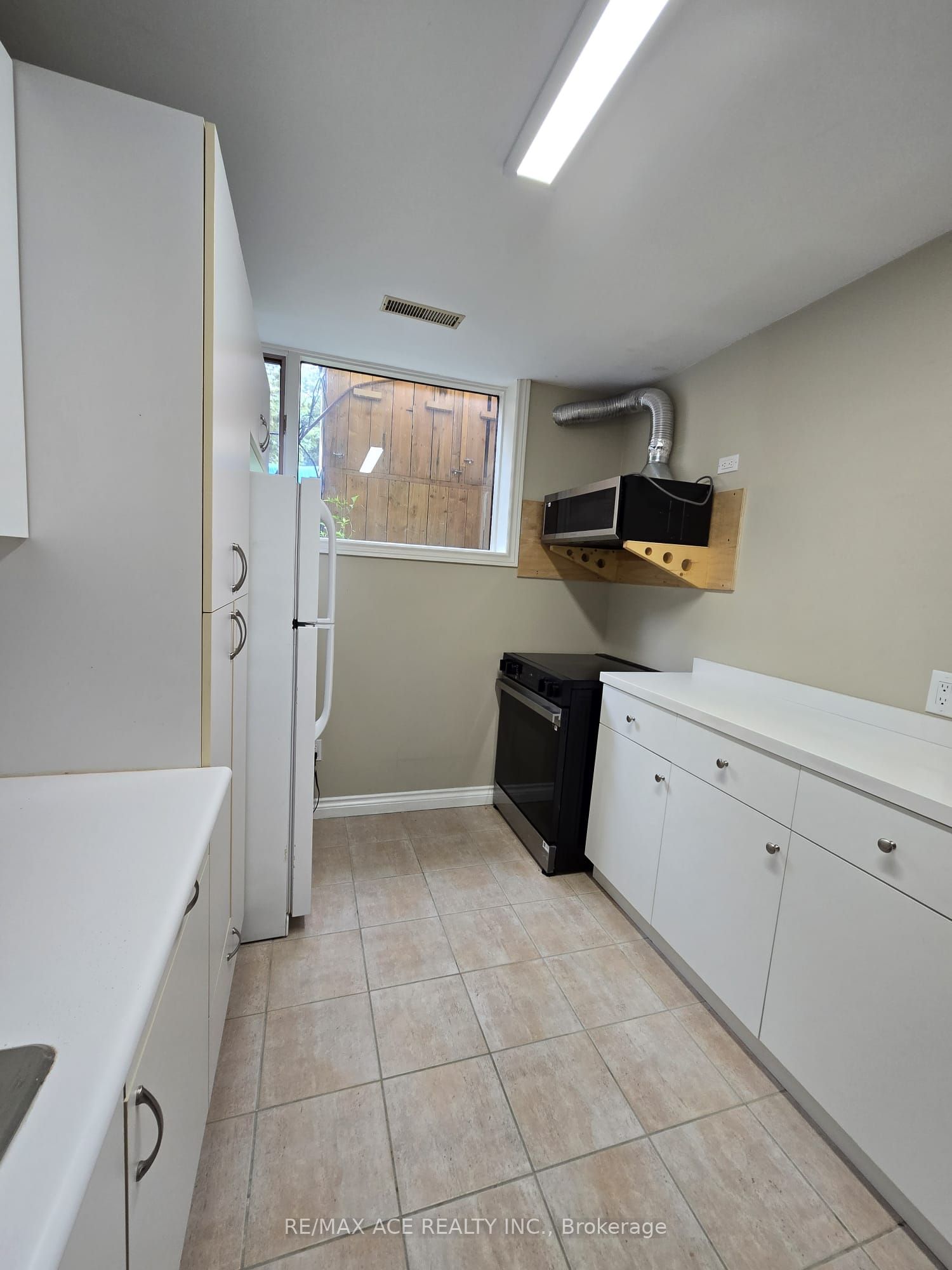 Unit Lower - 5 Island Court, Whitchurch-Stouffville 5
