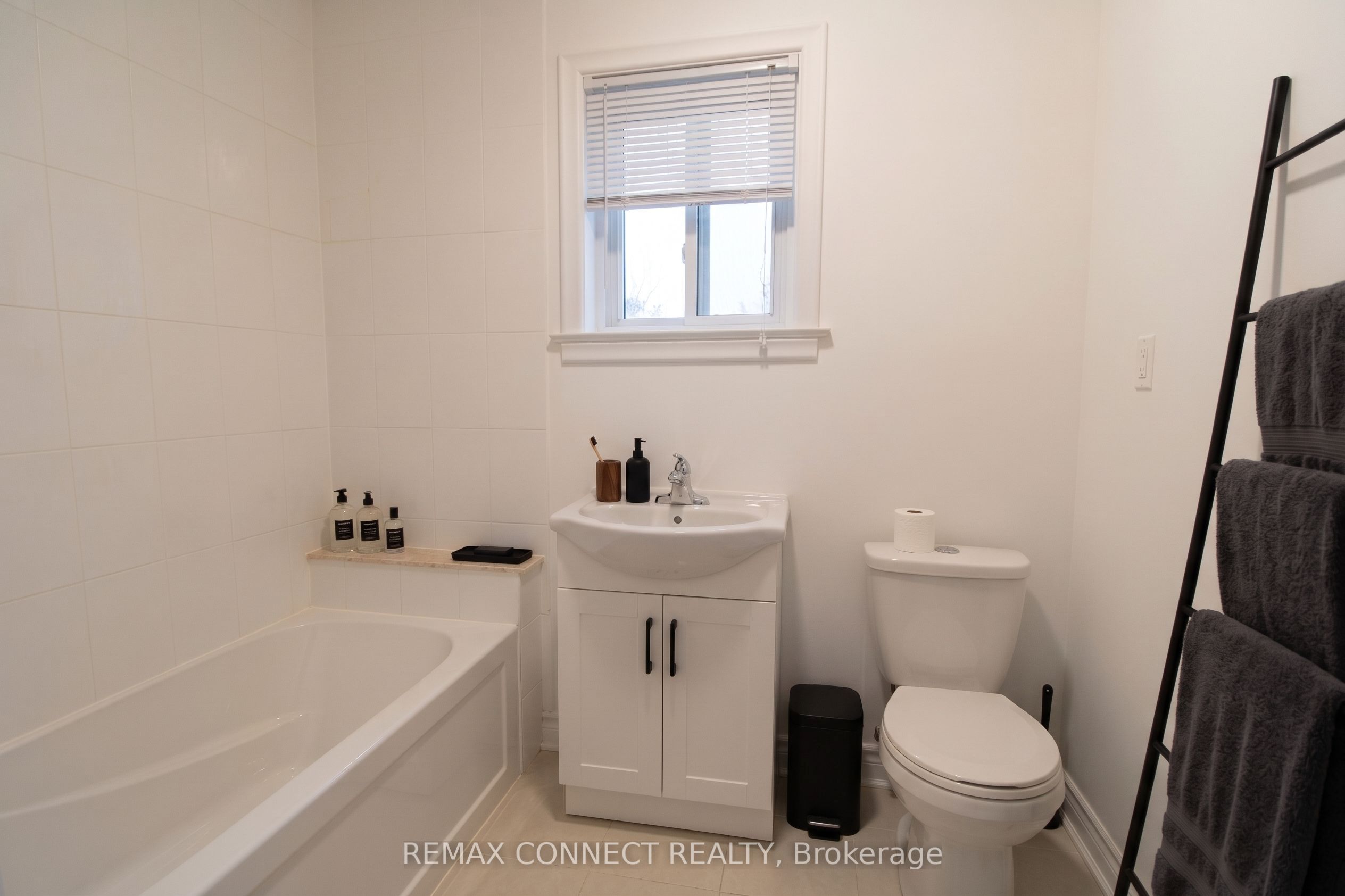 Unit Main - 12 Longbridge Road, Vaughan 5