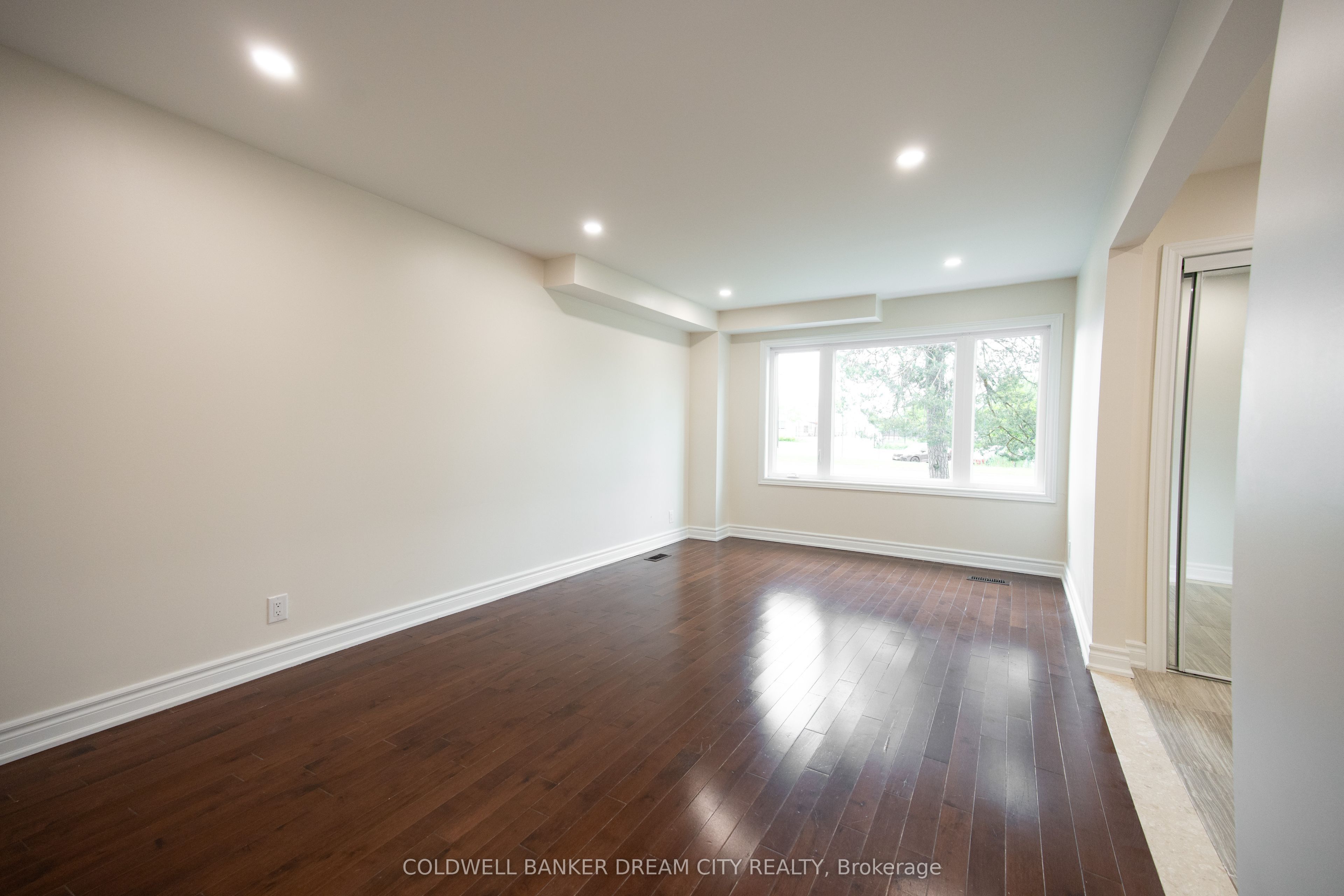 Unit Upper - 22 Elm Grove Avenue, Richmond Hill 5