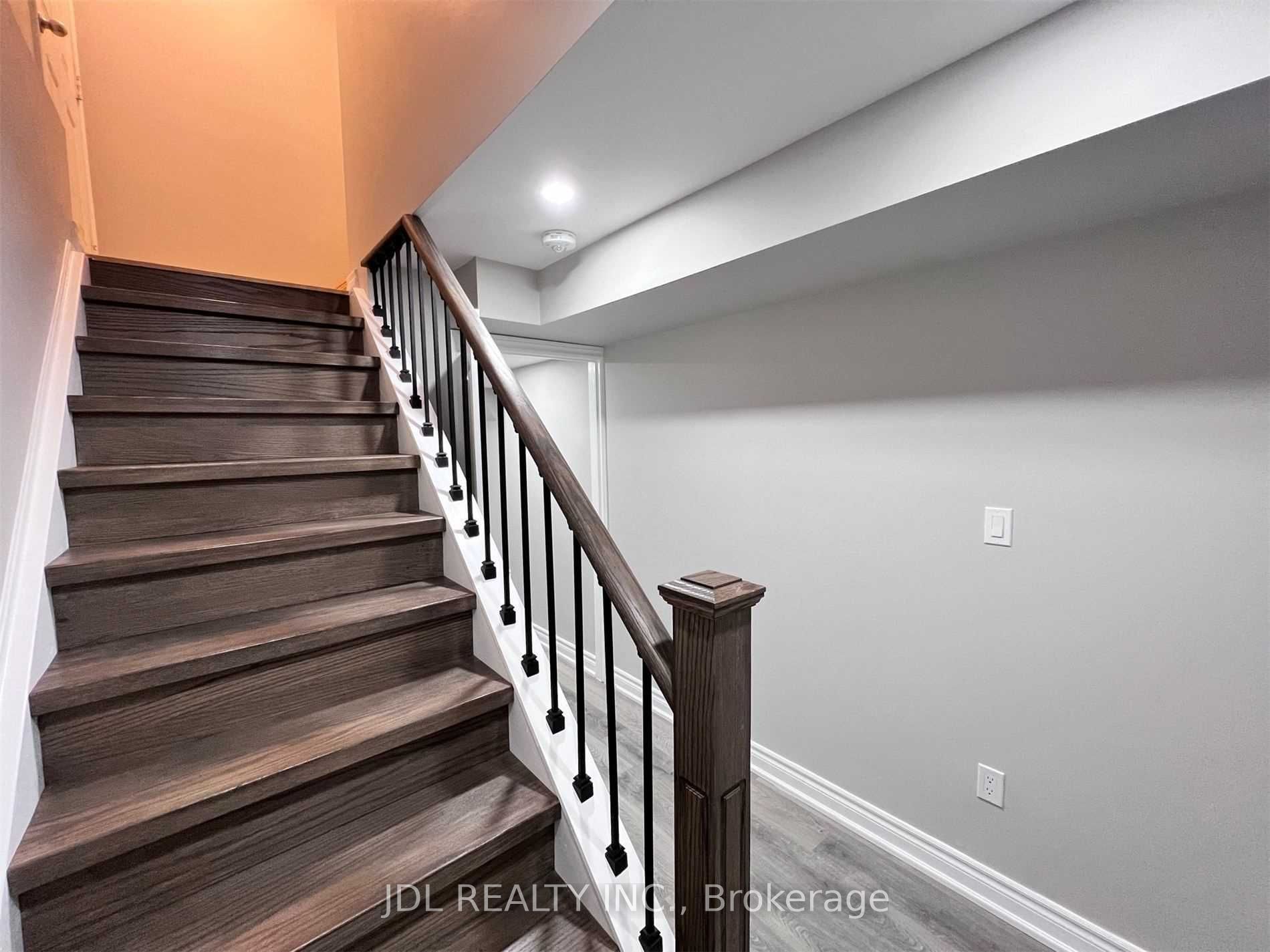 Unit Bsmt - 43 Portage Avenue, Richmond Hill 2