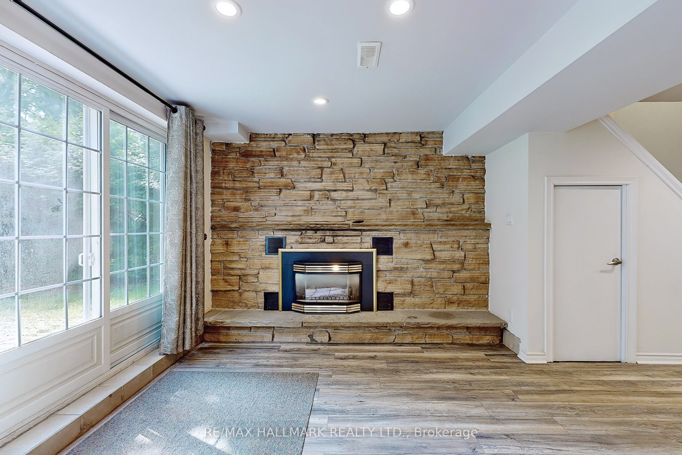 Unit basement - 63 Hillview Drive, Newmarket 2