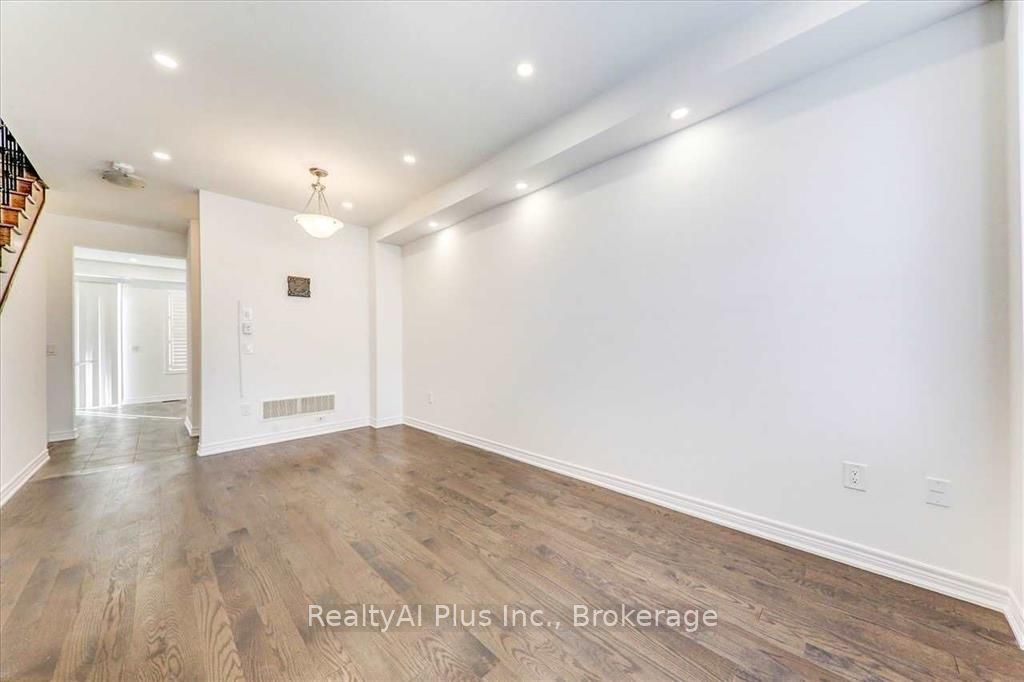 25 Jim Mortson Drive, East Gwillimbury 3