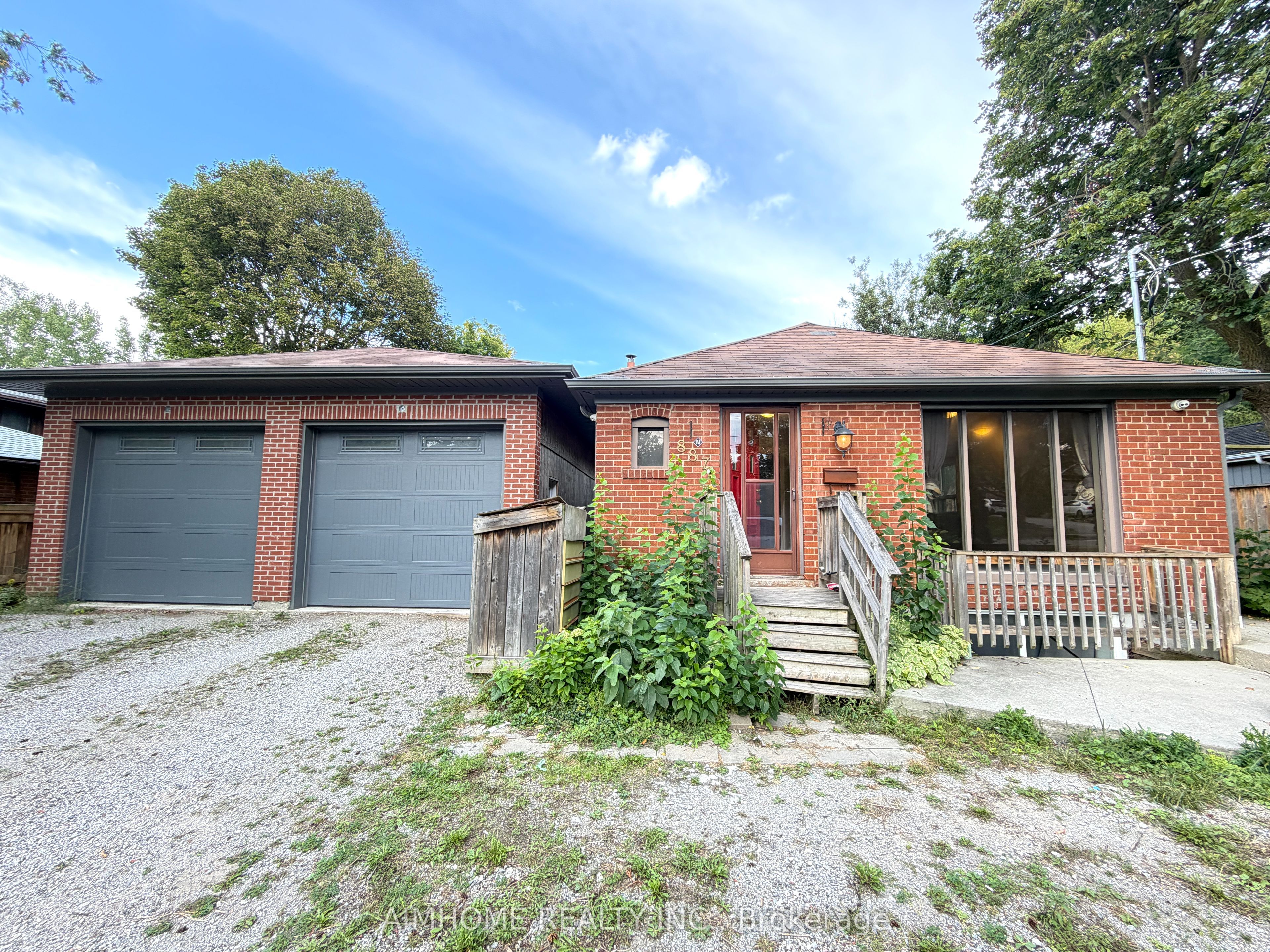 Unit Main - 887 Srigley Street, Newmarket 1