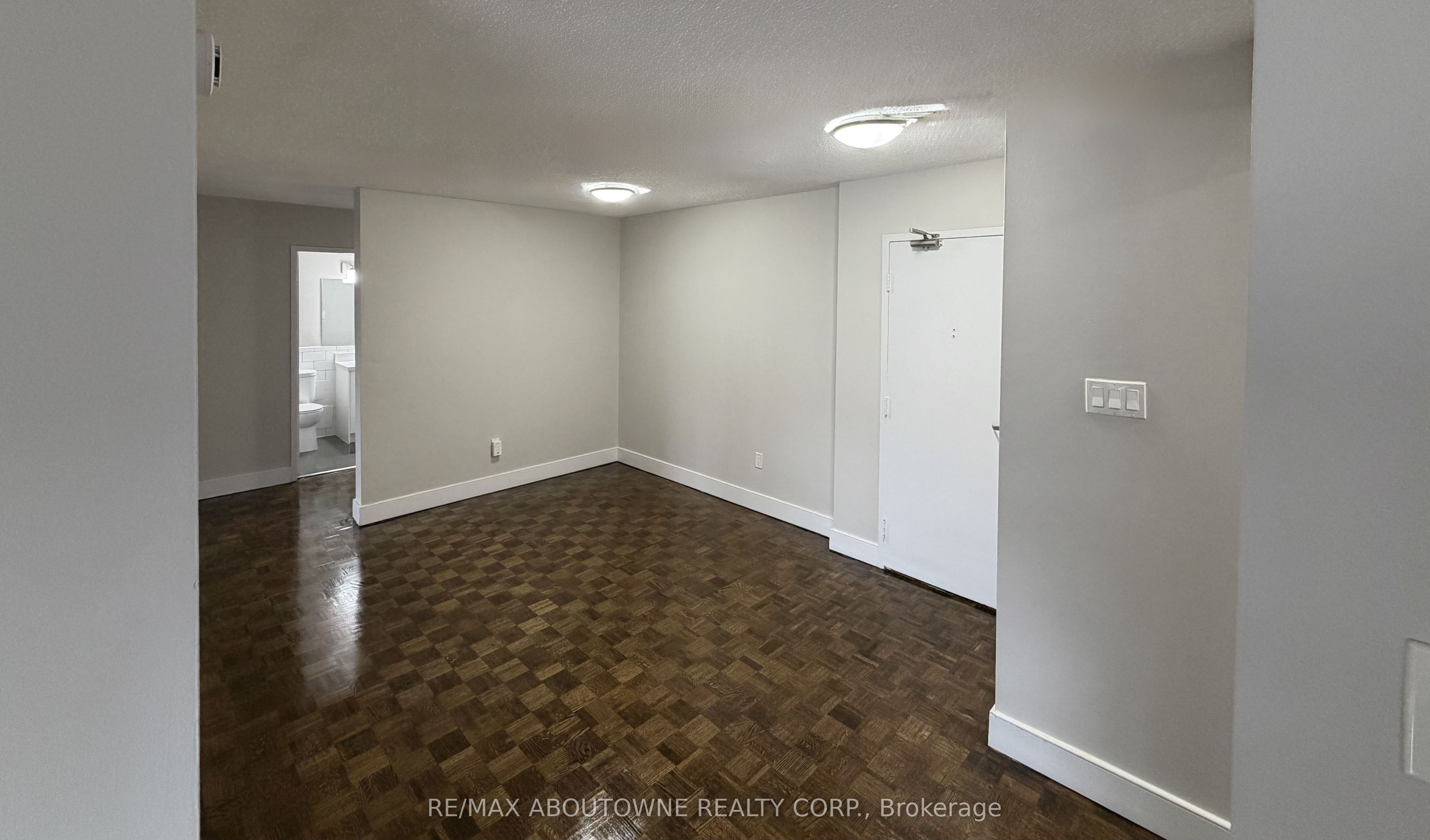 Unit 101 - 147 Wellington Street W, Aurora 2