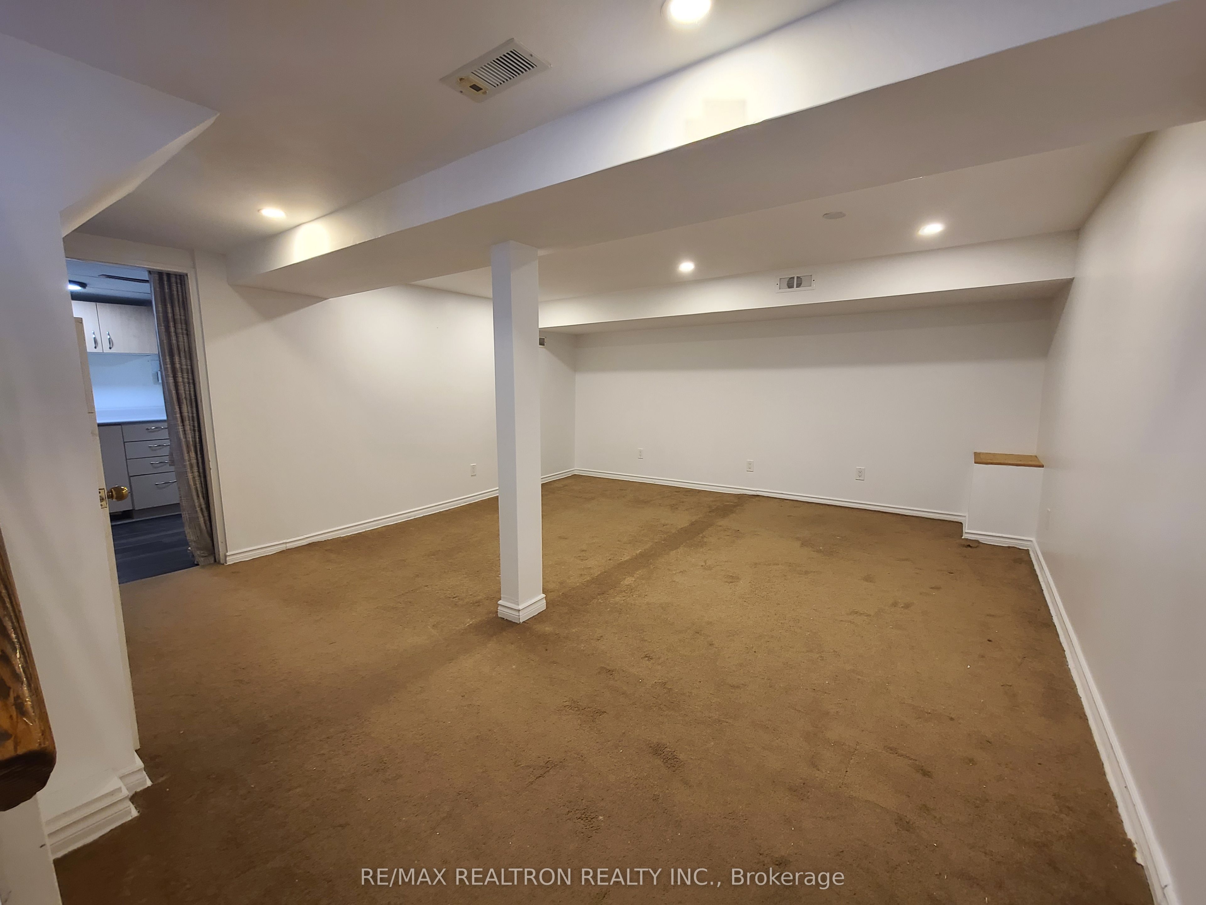 Unit Lower Unit - 23 Glass Drive, Aurora 3