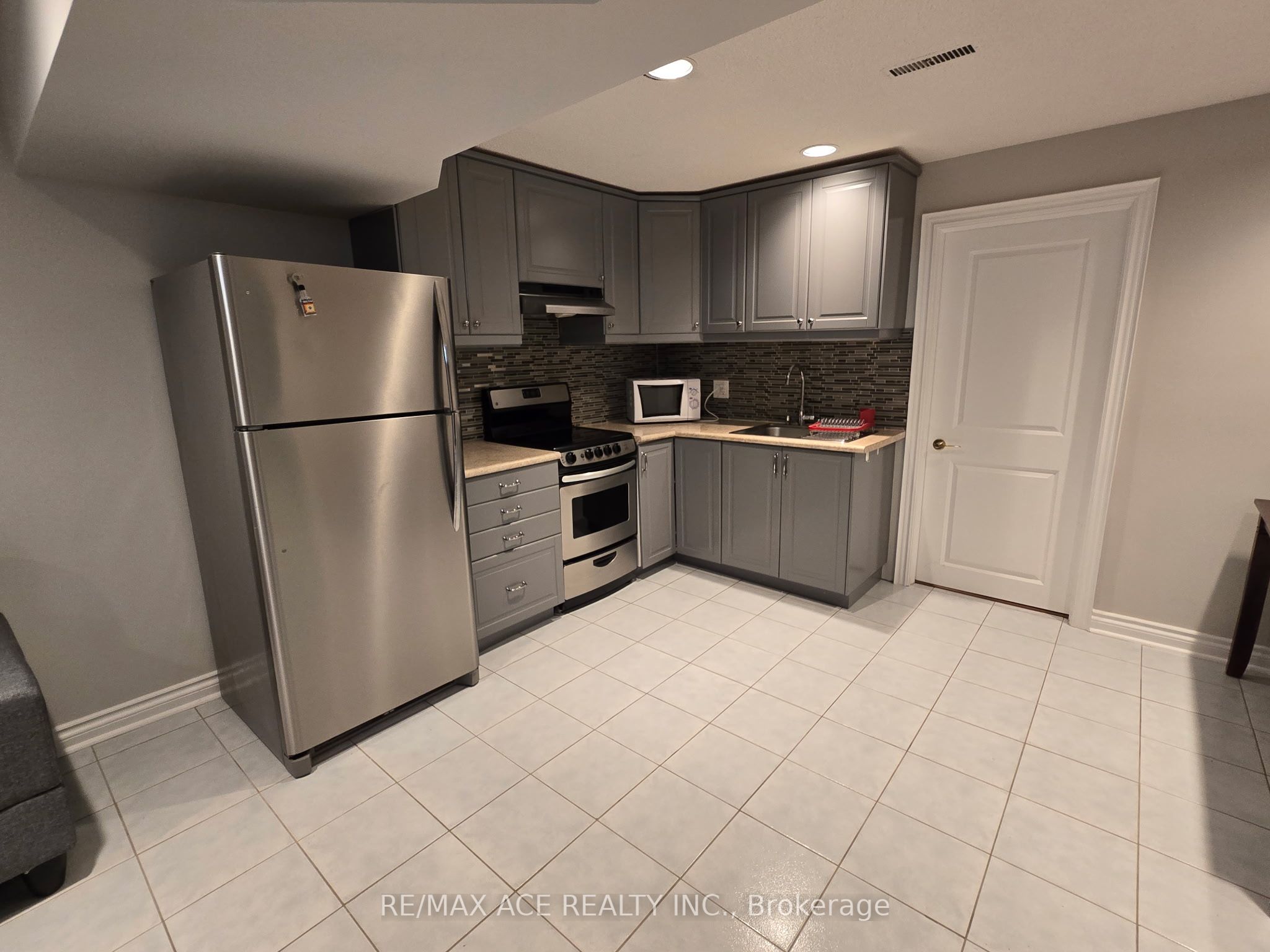 Unit BSMT - 25 Pilkington Crescent, Vaughan 5