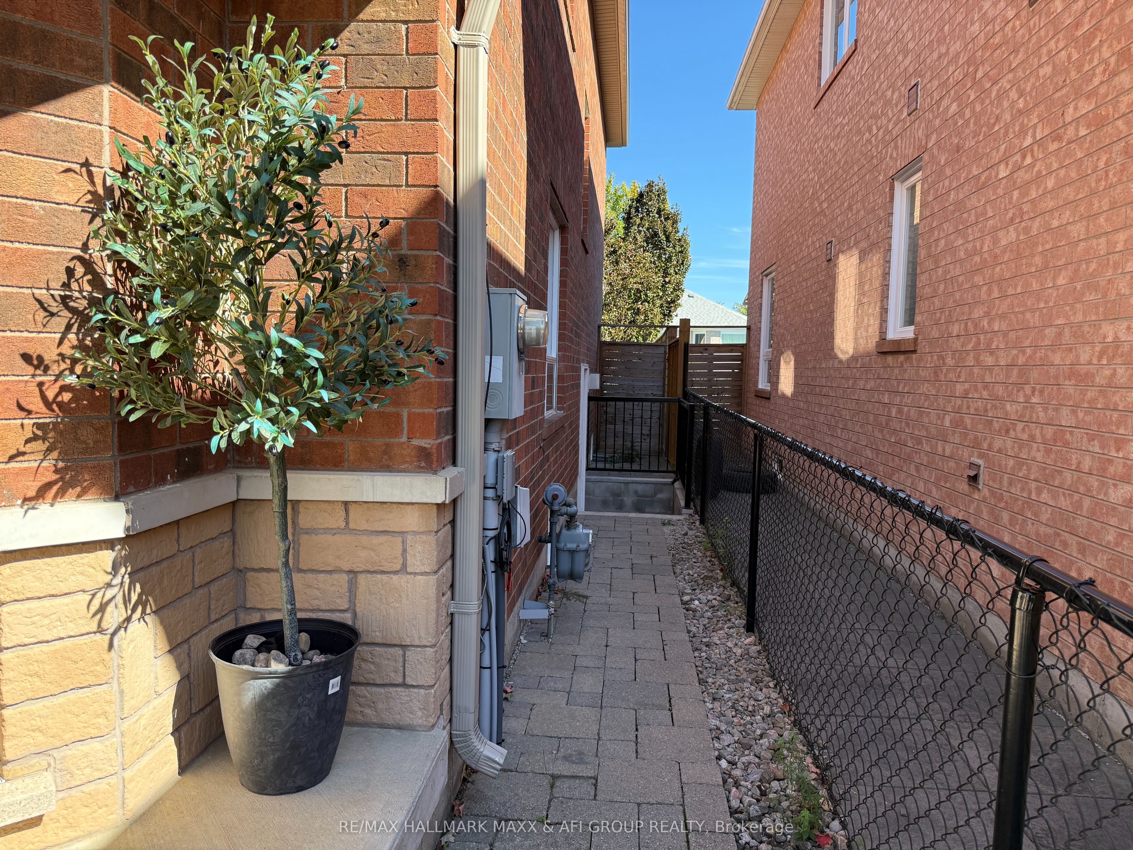 Unit Basement - 83 Aloe Avenue, Richmond Hill 2